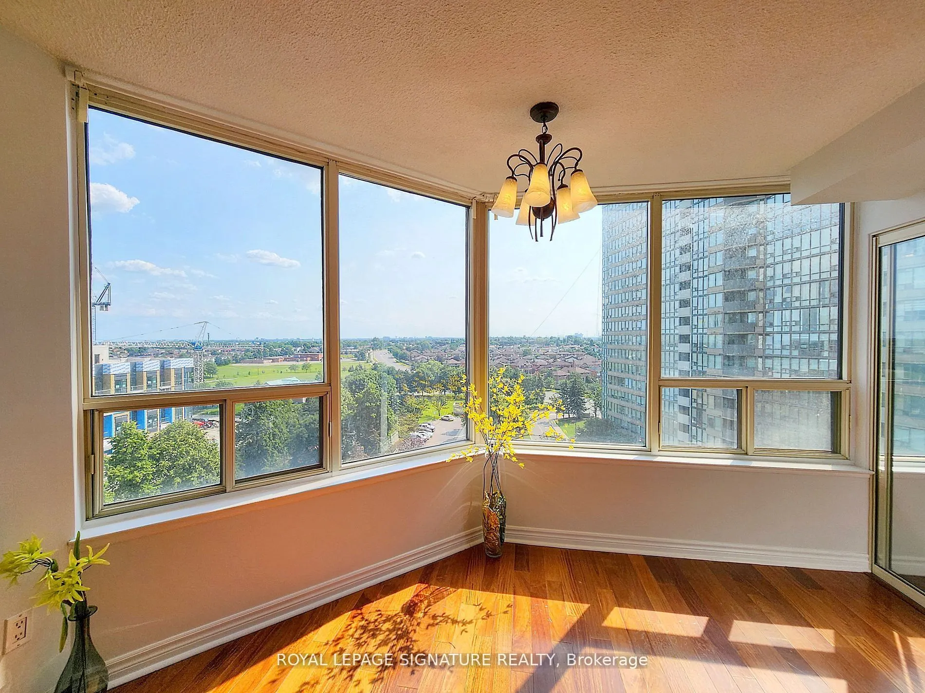 330 Rathburn Road W, #901