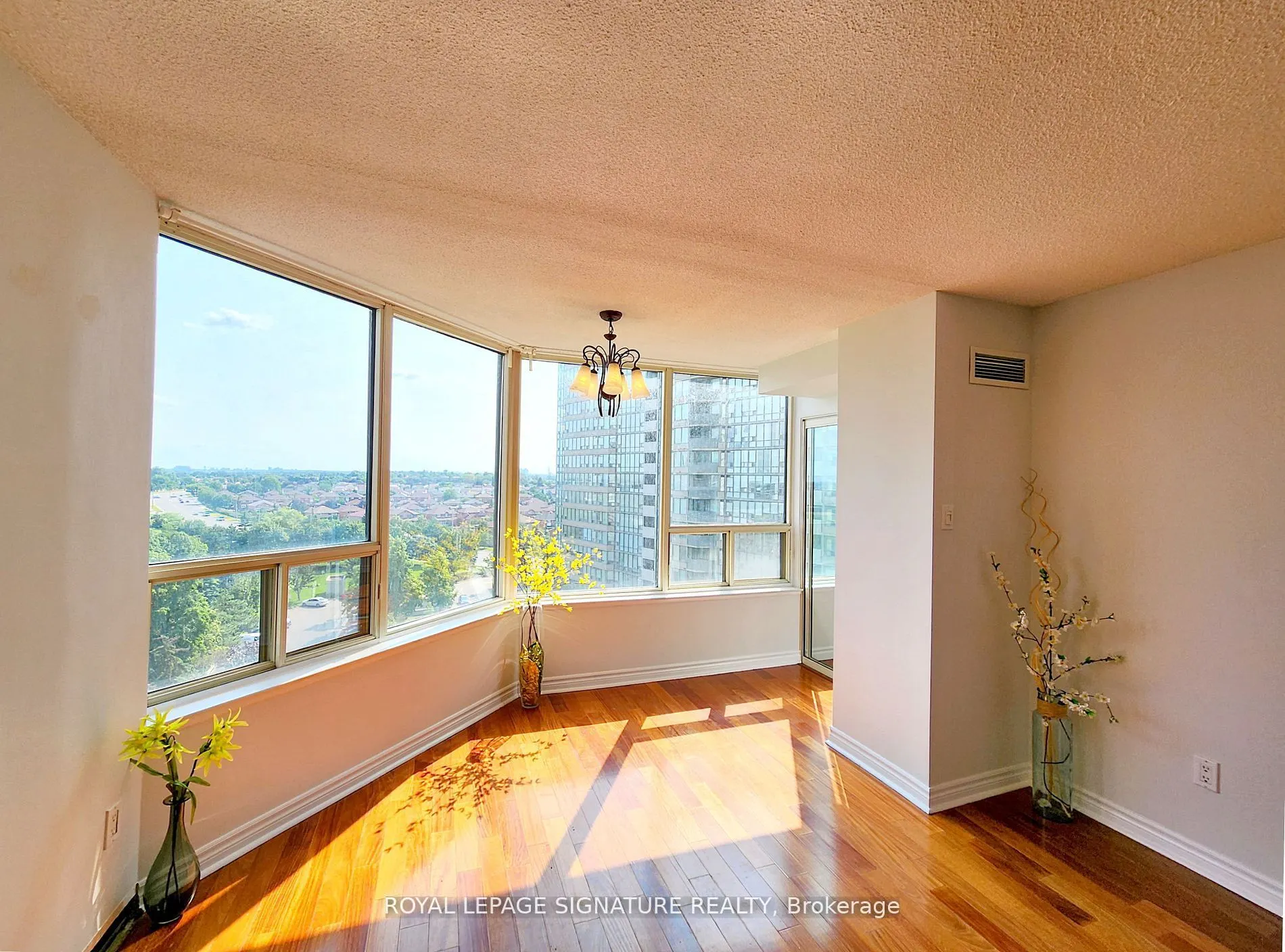 330 Rathburn Road W, #901