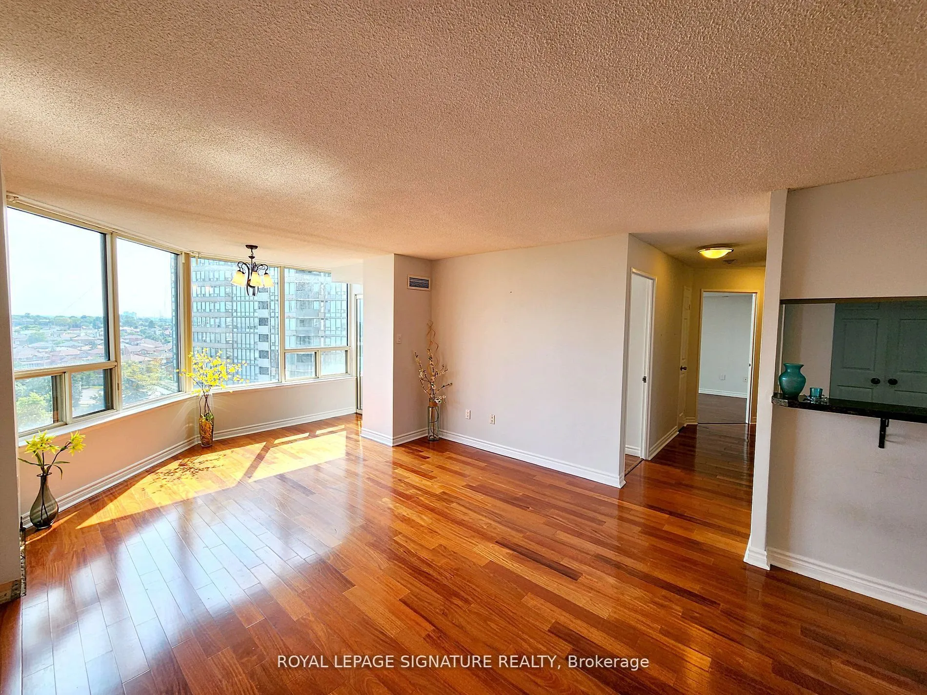 330 Rathburn Road W, #901