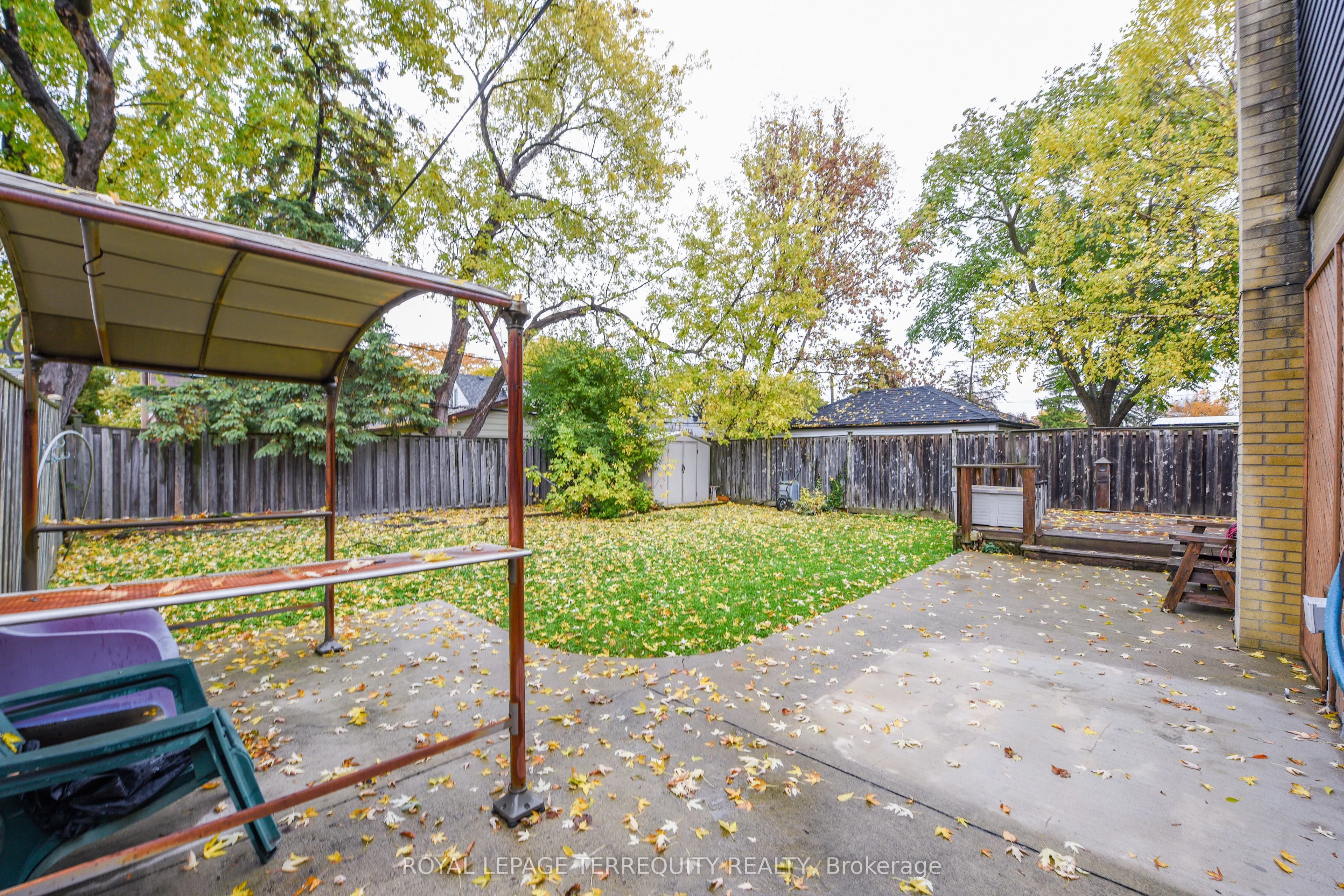 20 Hallow Crescent N