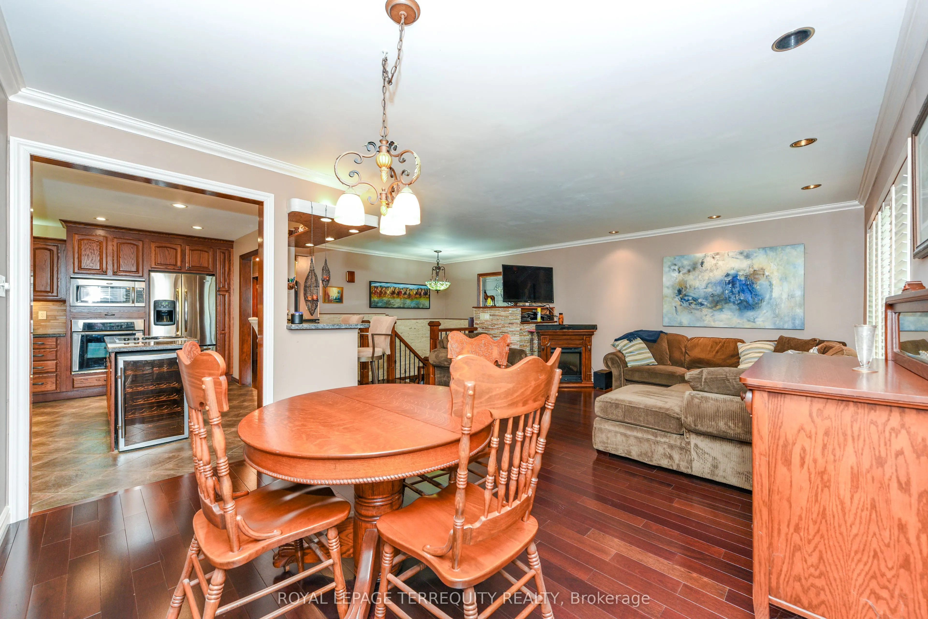 20 Hallow Crescent N