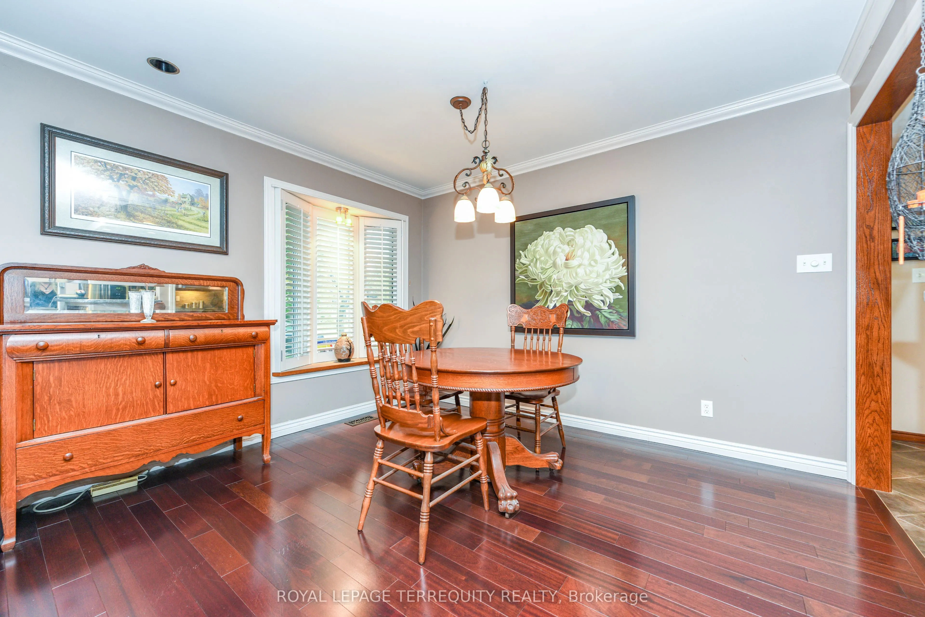 20 Hallow Crescent N