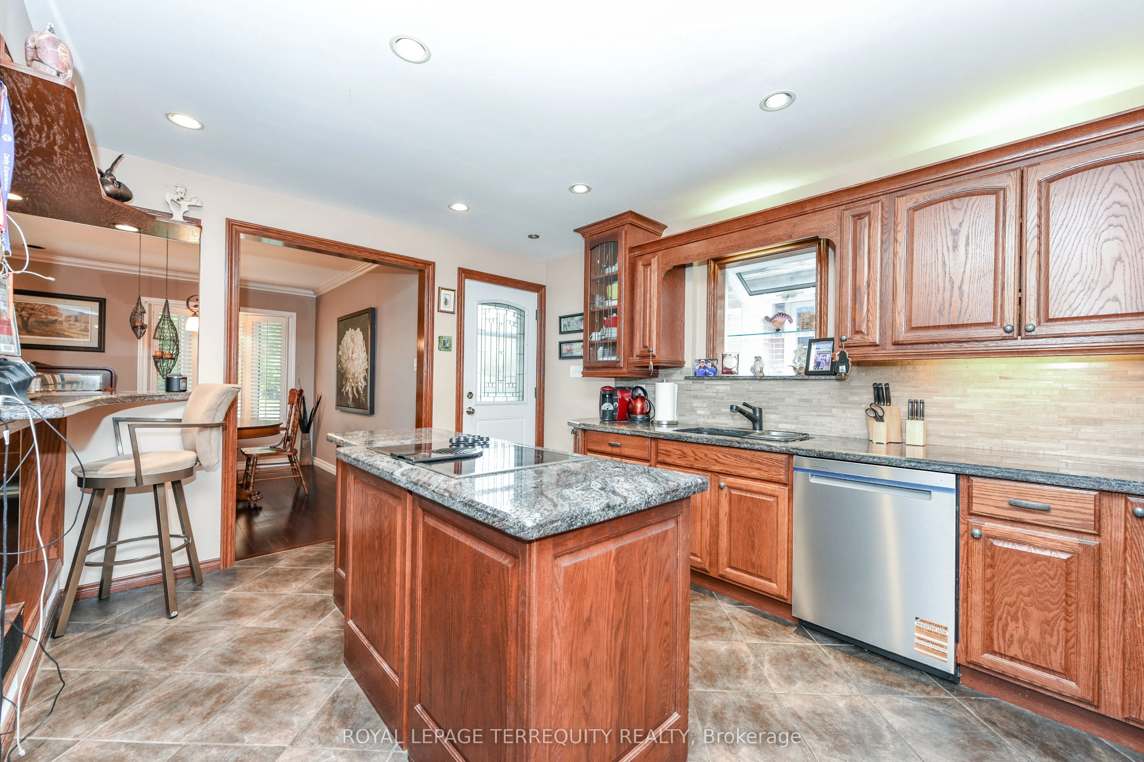 20 Hallow Crescent N