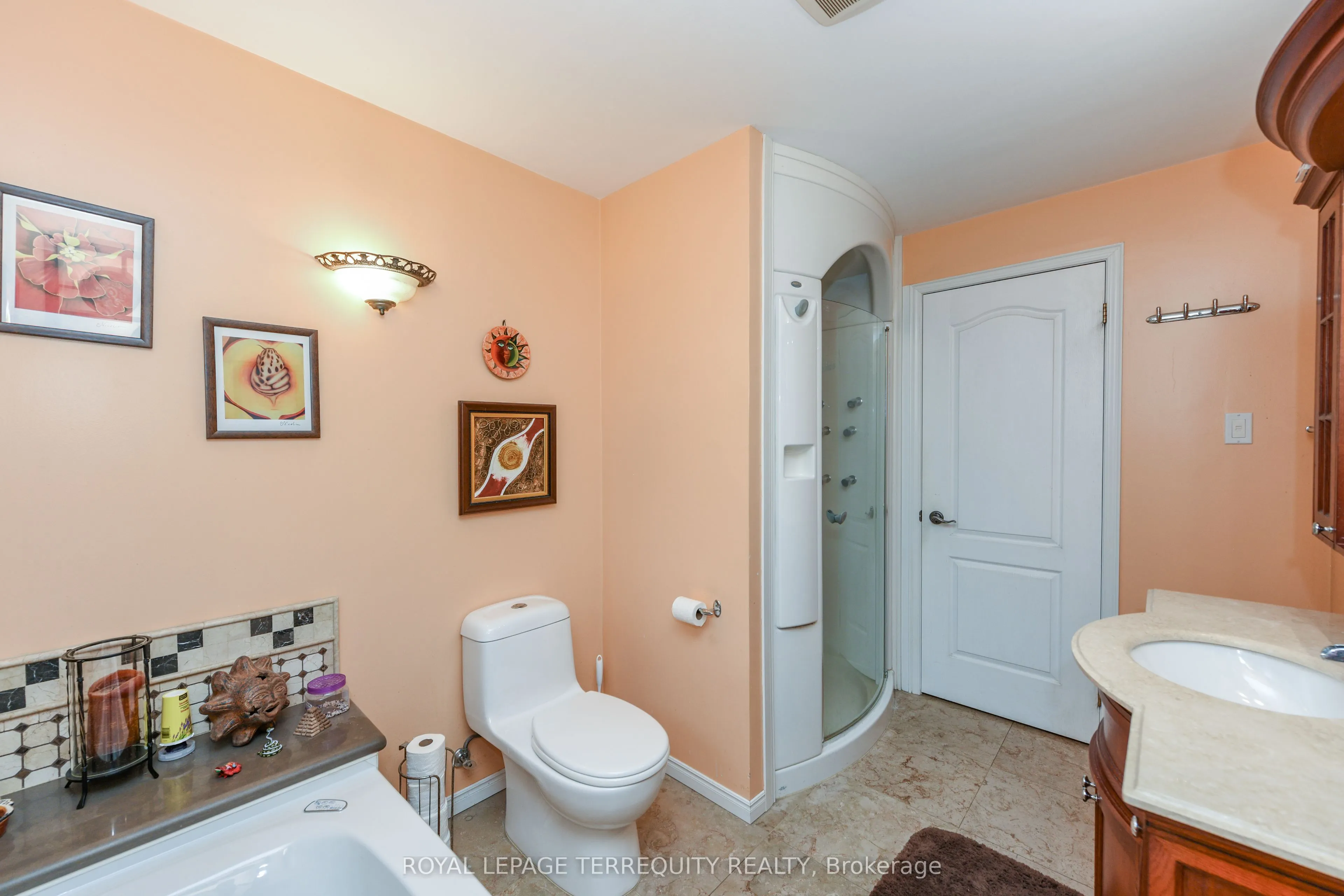 20 Hallow Crescent N