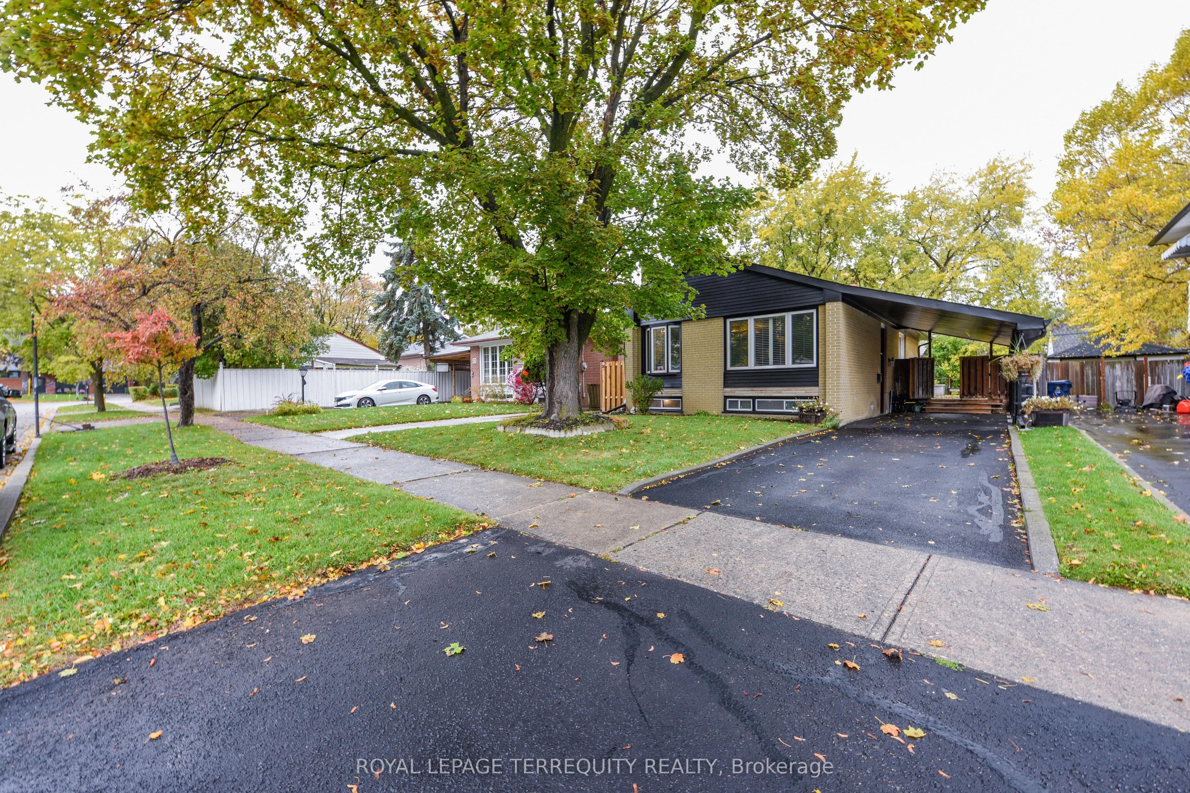 20 Hallow Crescent N