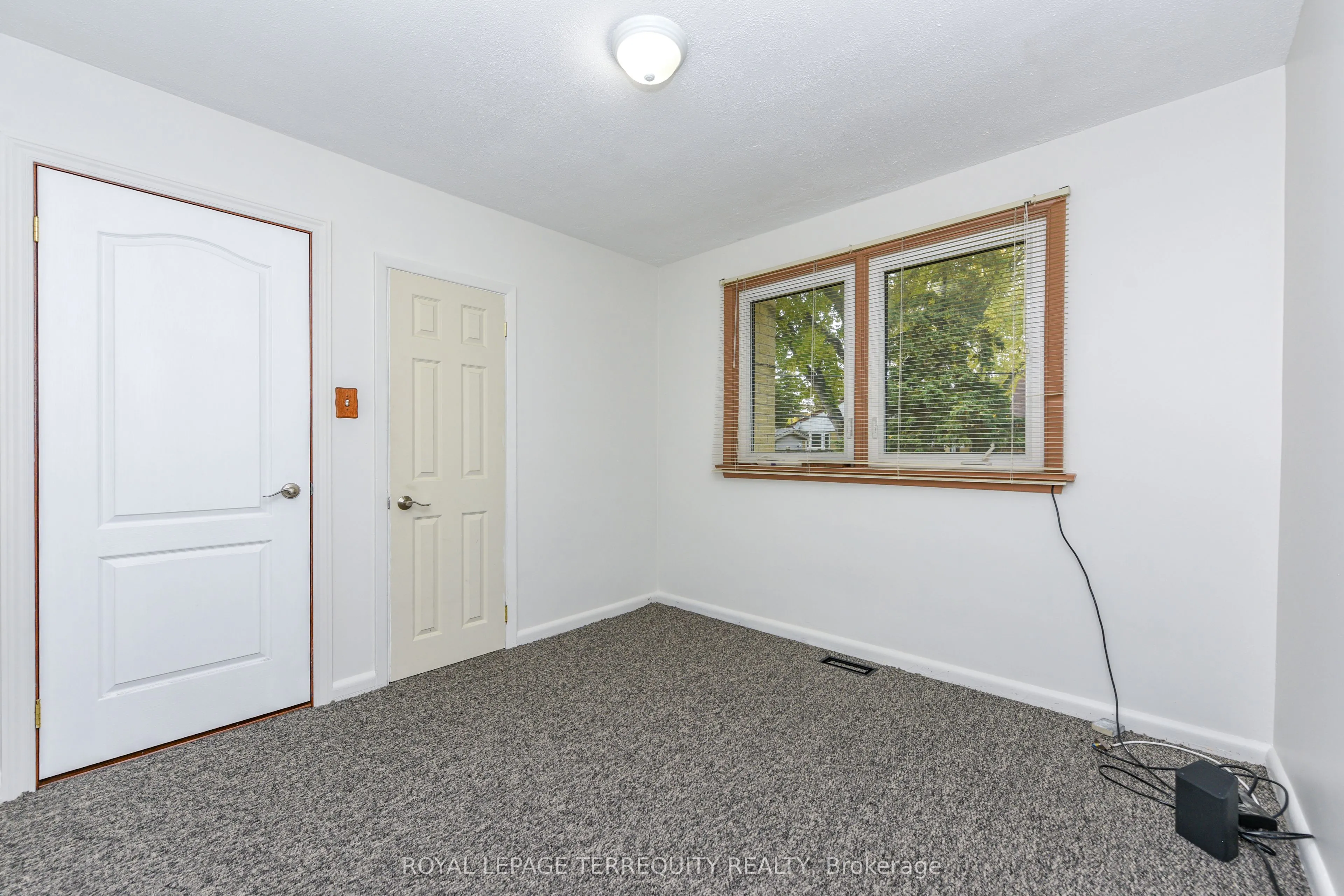 20 Hallow Crescent N