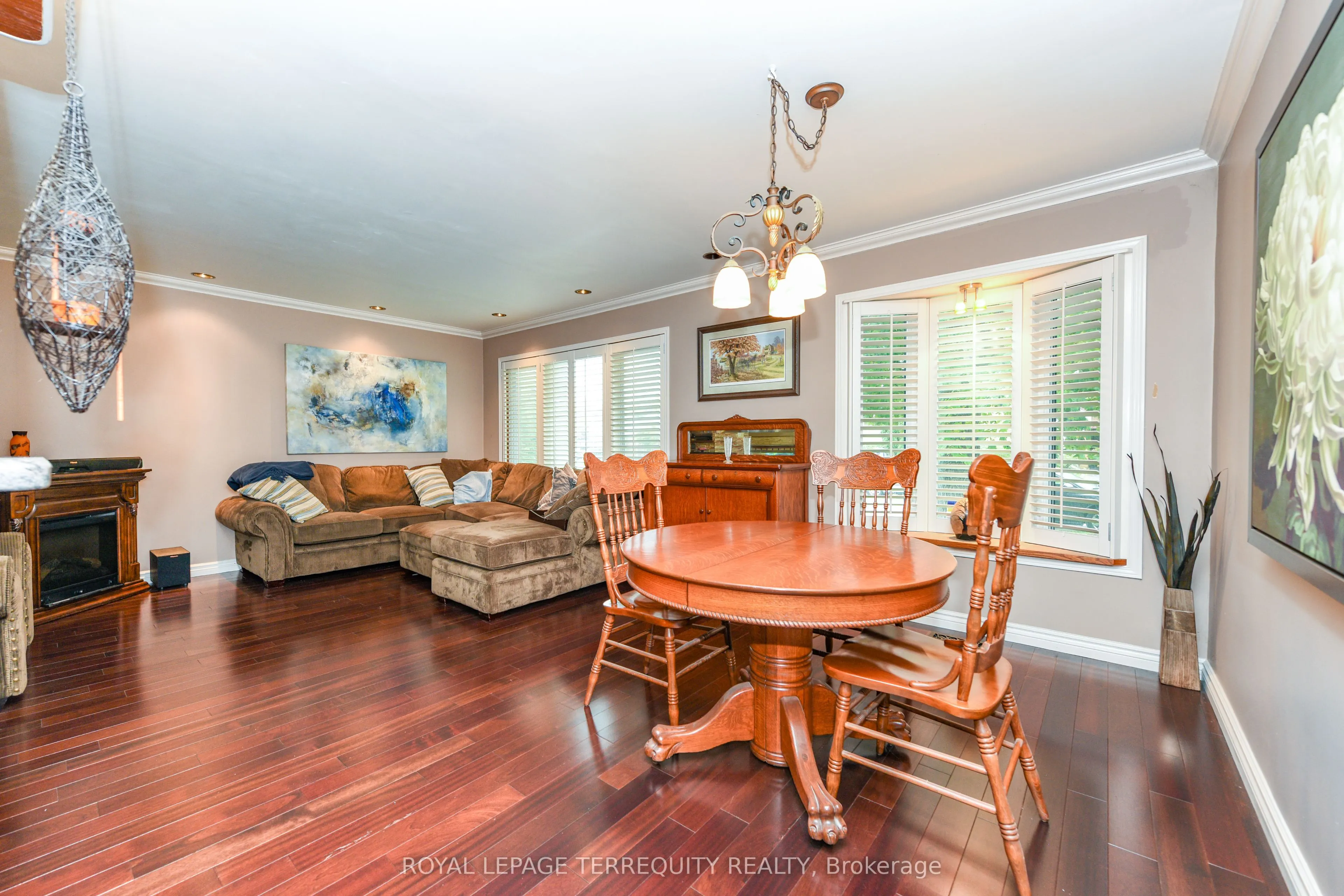 20 Hallow Crescent N