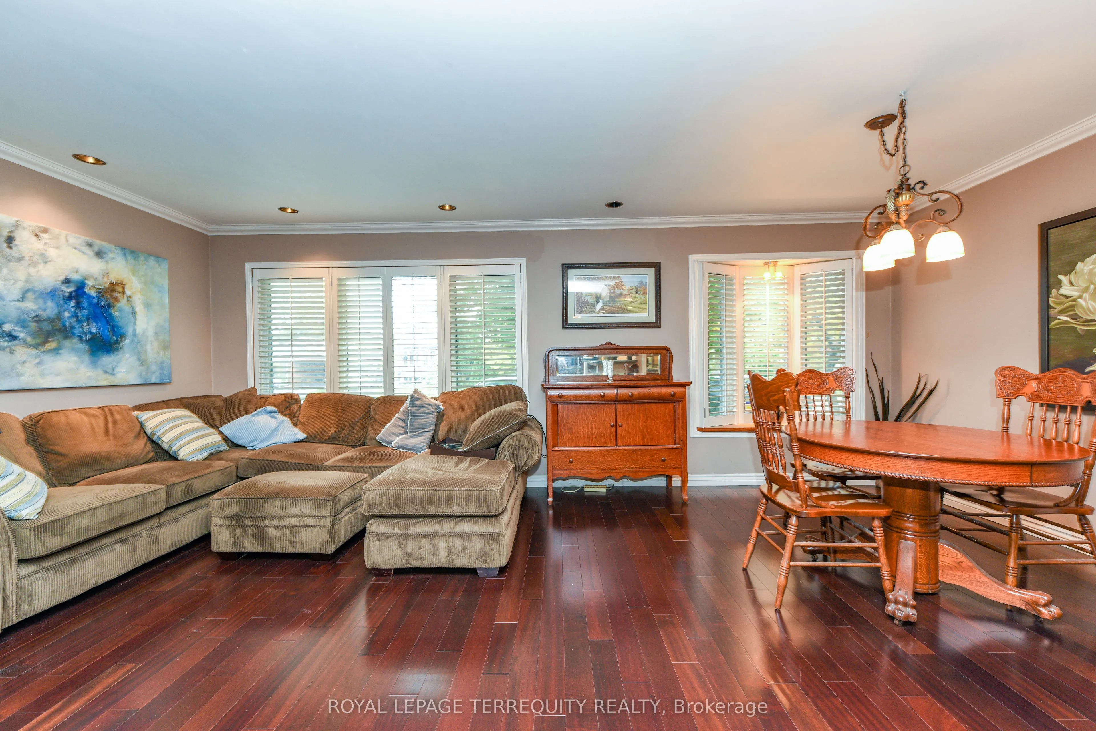 20 Hallow Crescent N