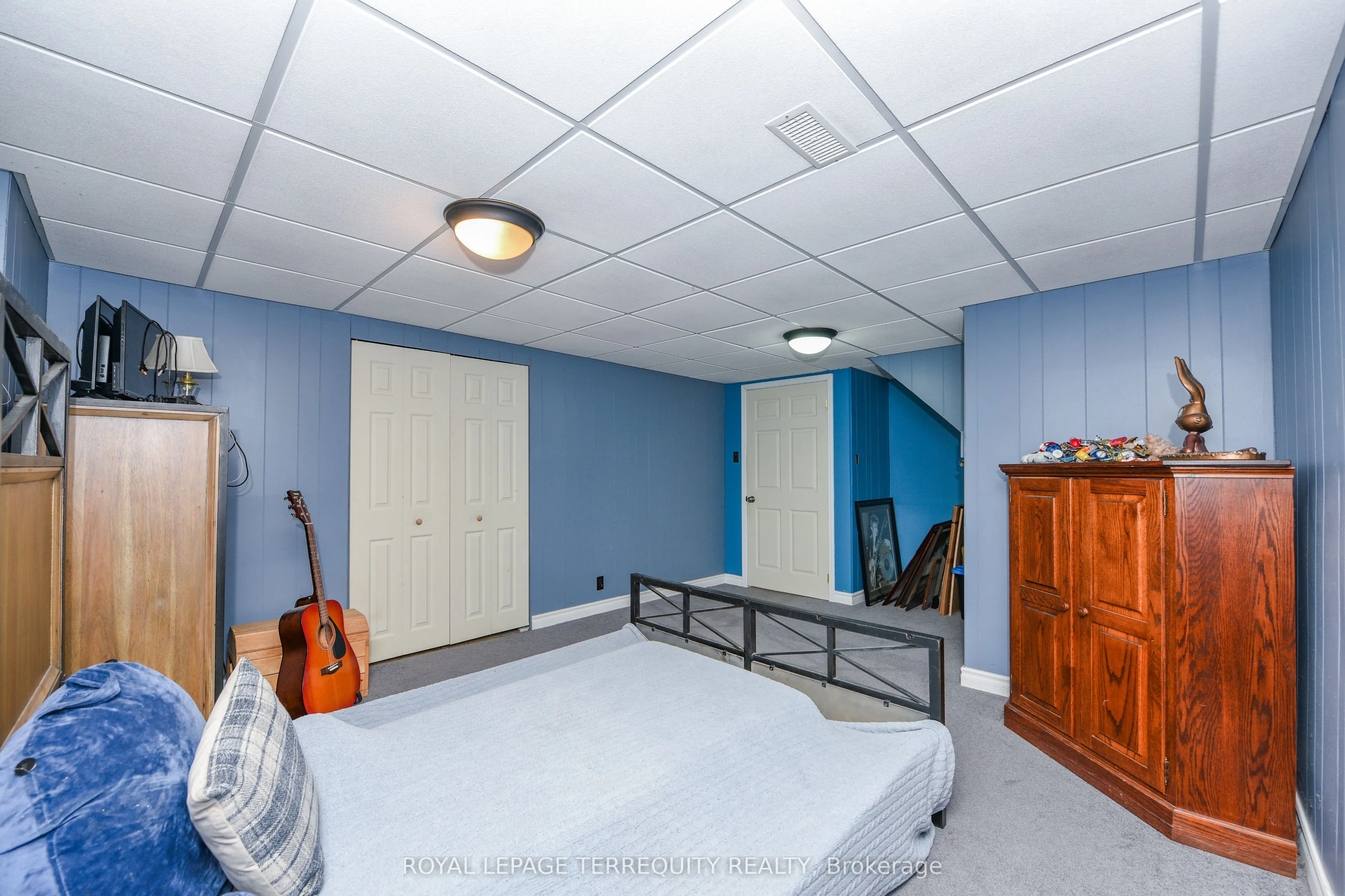 20 Hallow Crescent N