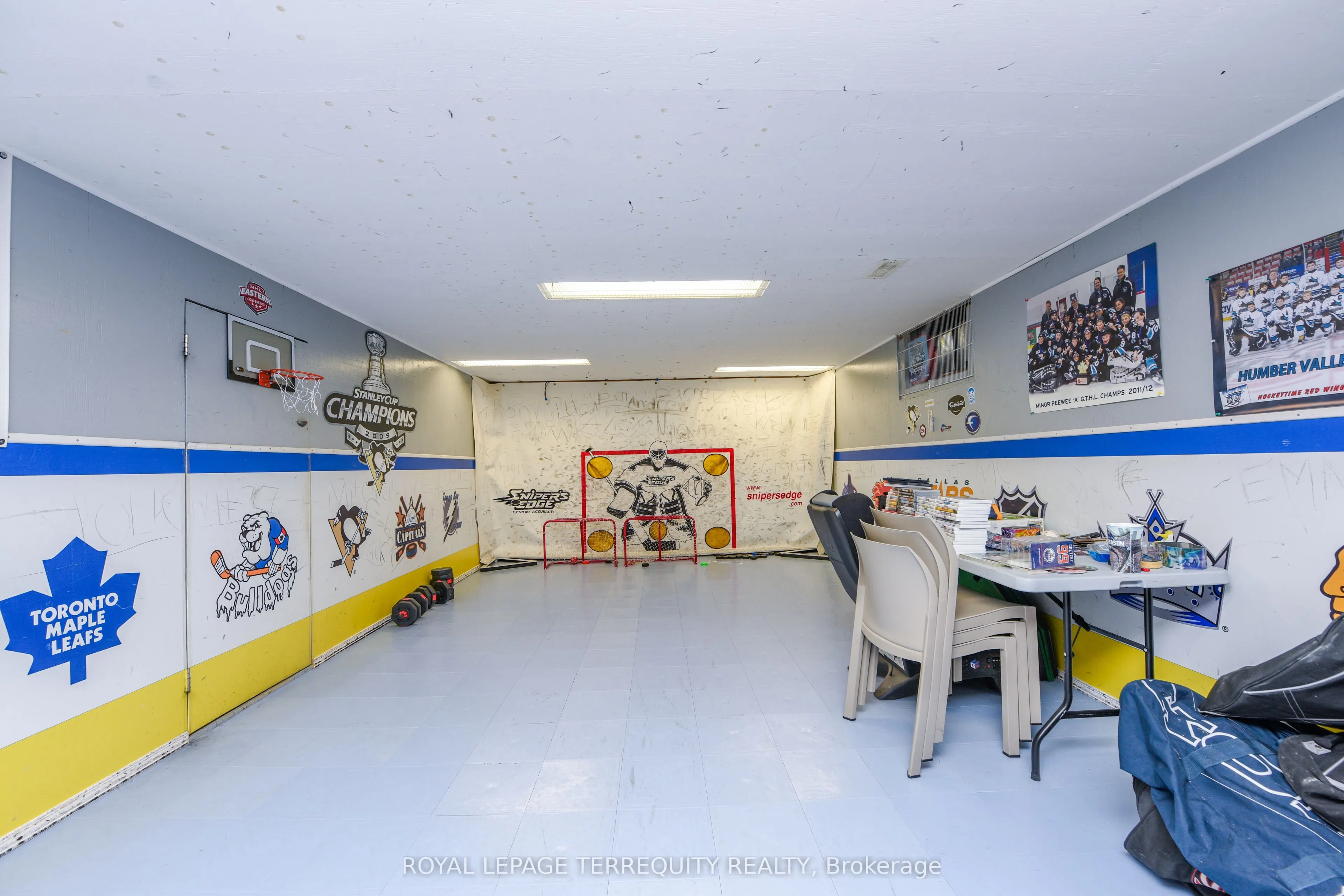 20 Hallow Crescent N