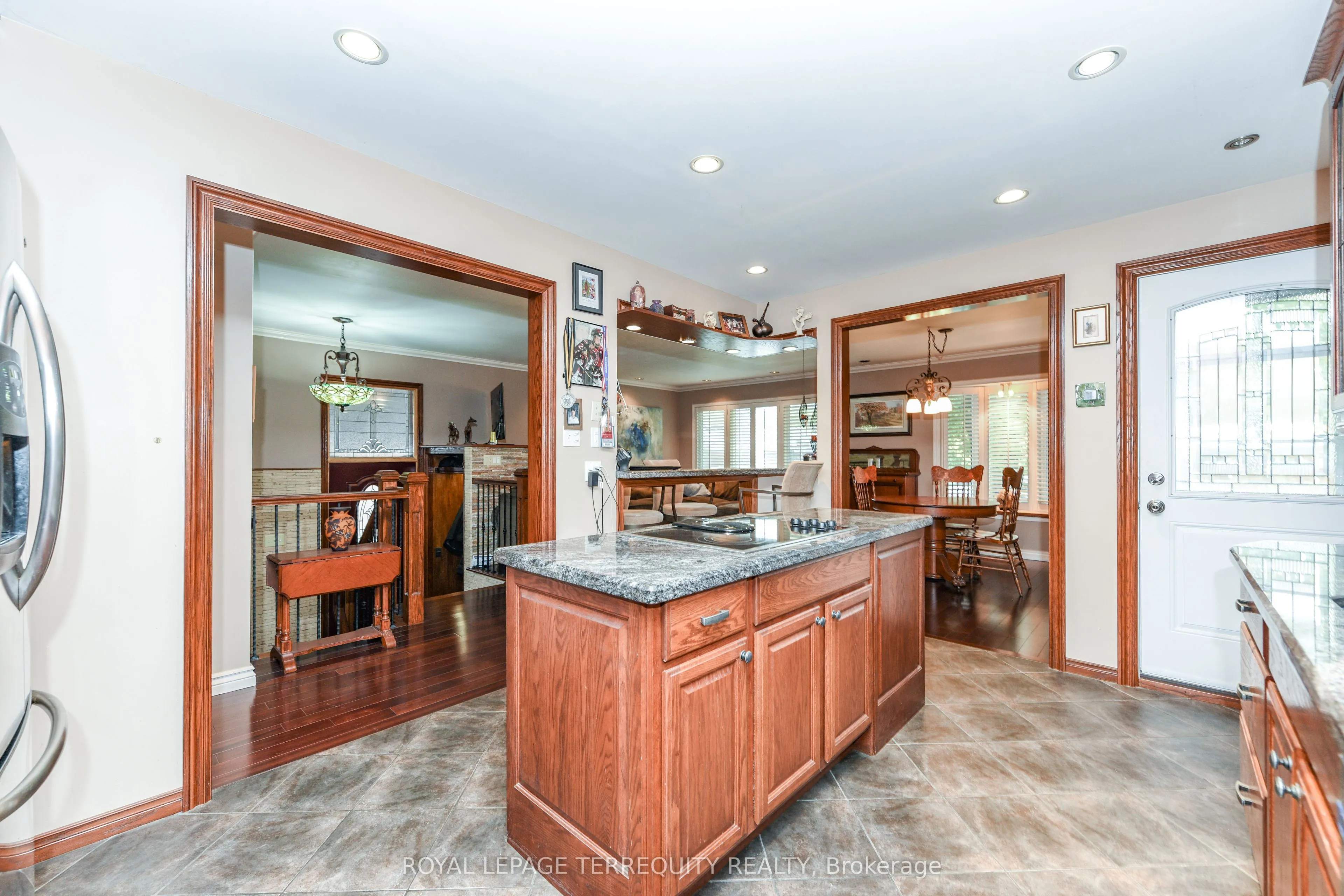 20 Hallow Crescent N