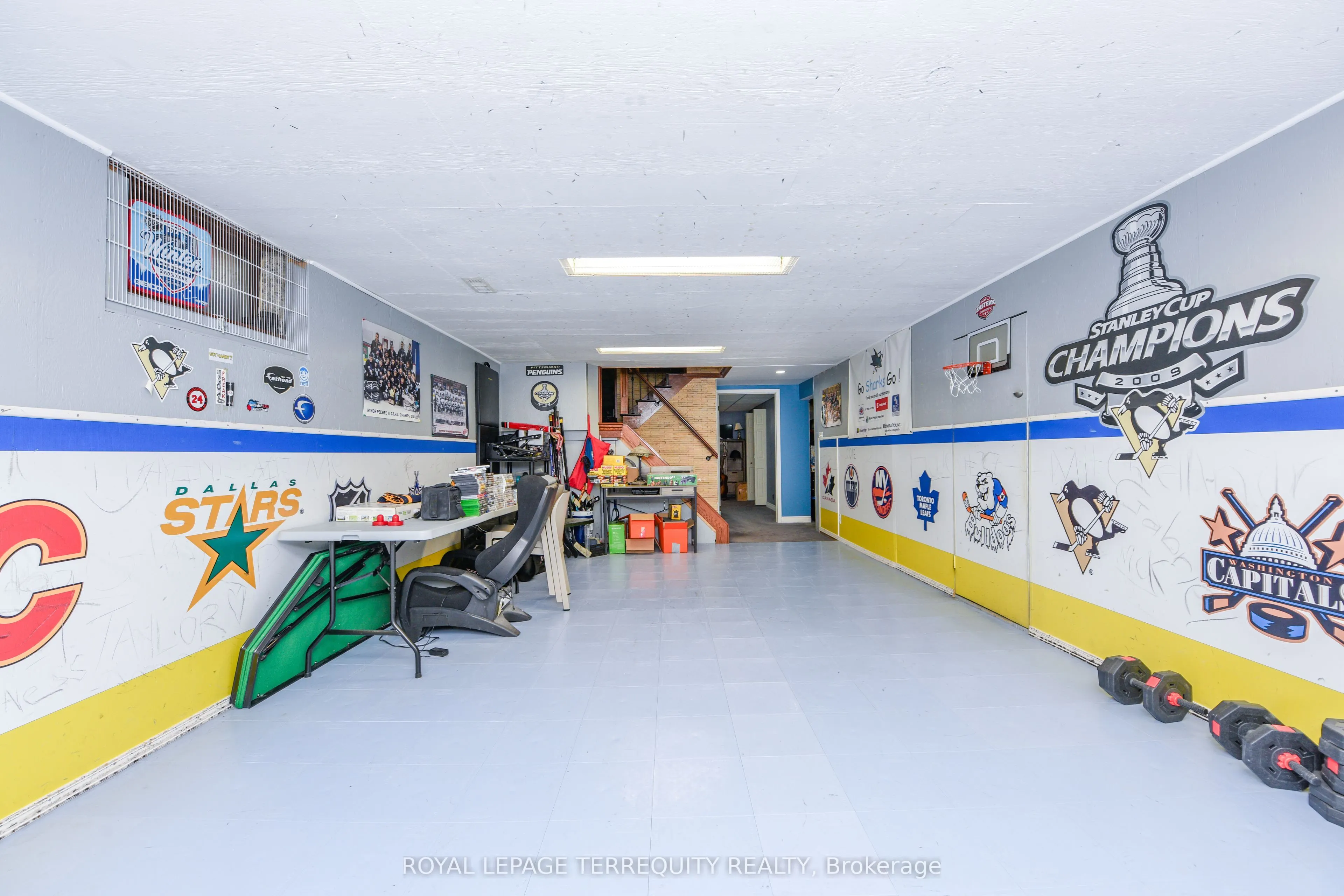 20 Hallow Crescent N