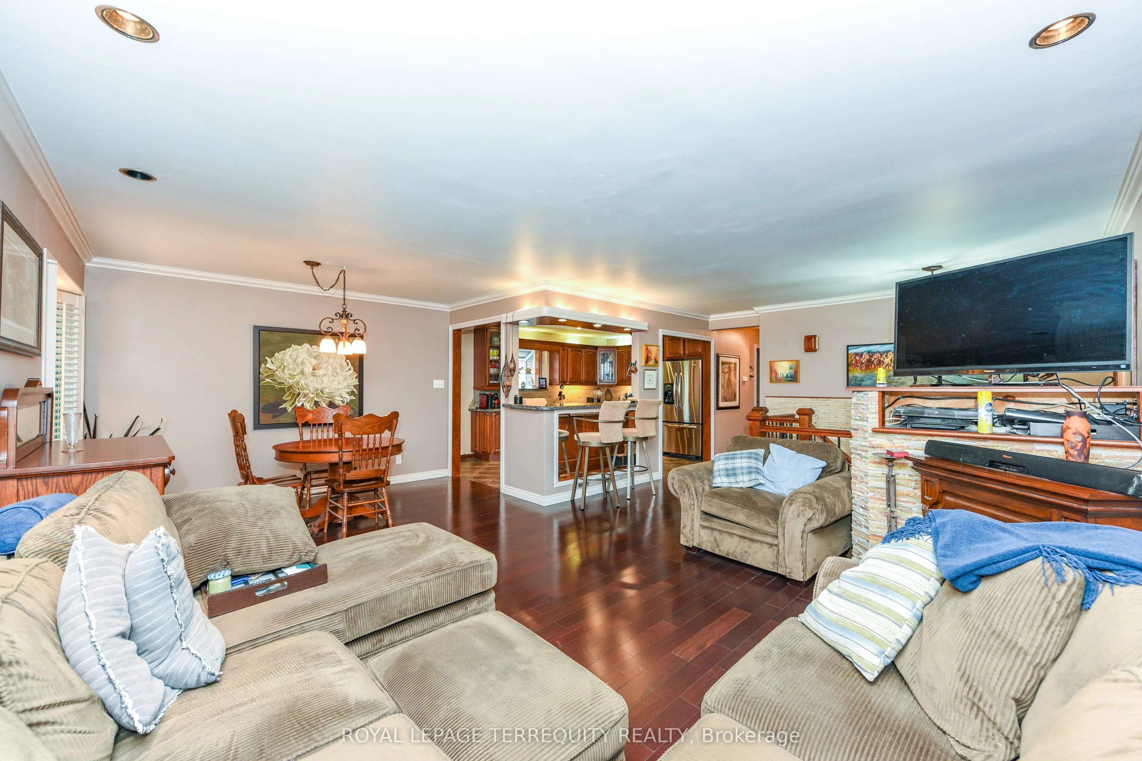 20 Hallow Crescent N