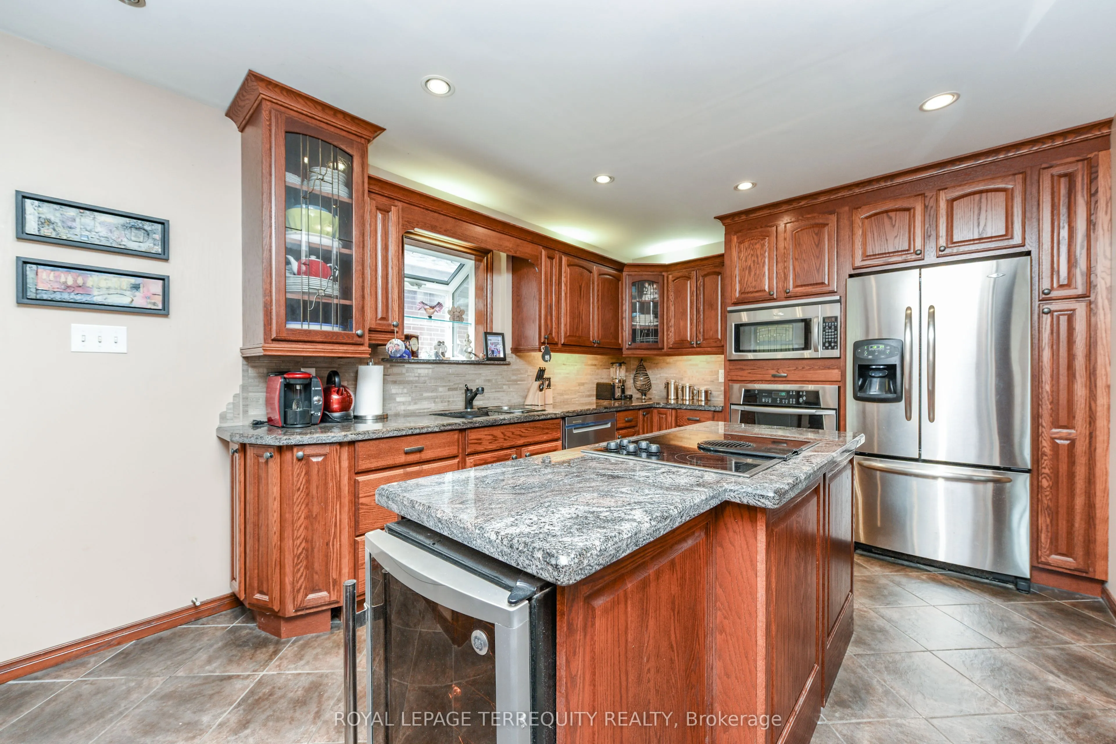 20 Hallow Crescent N