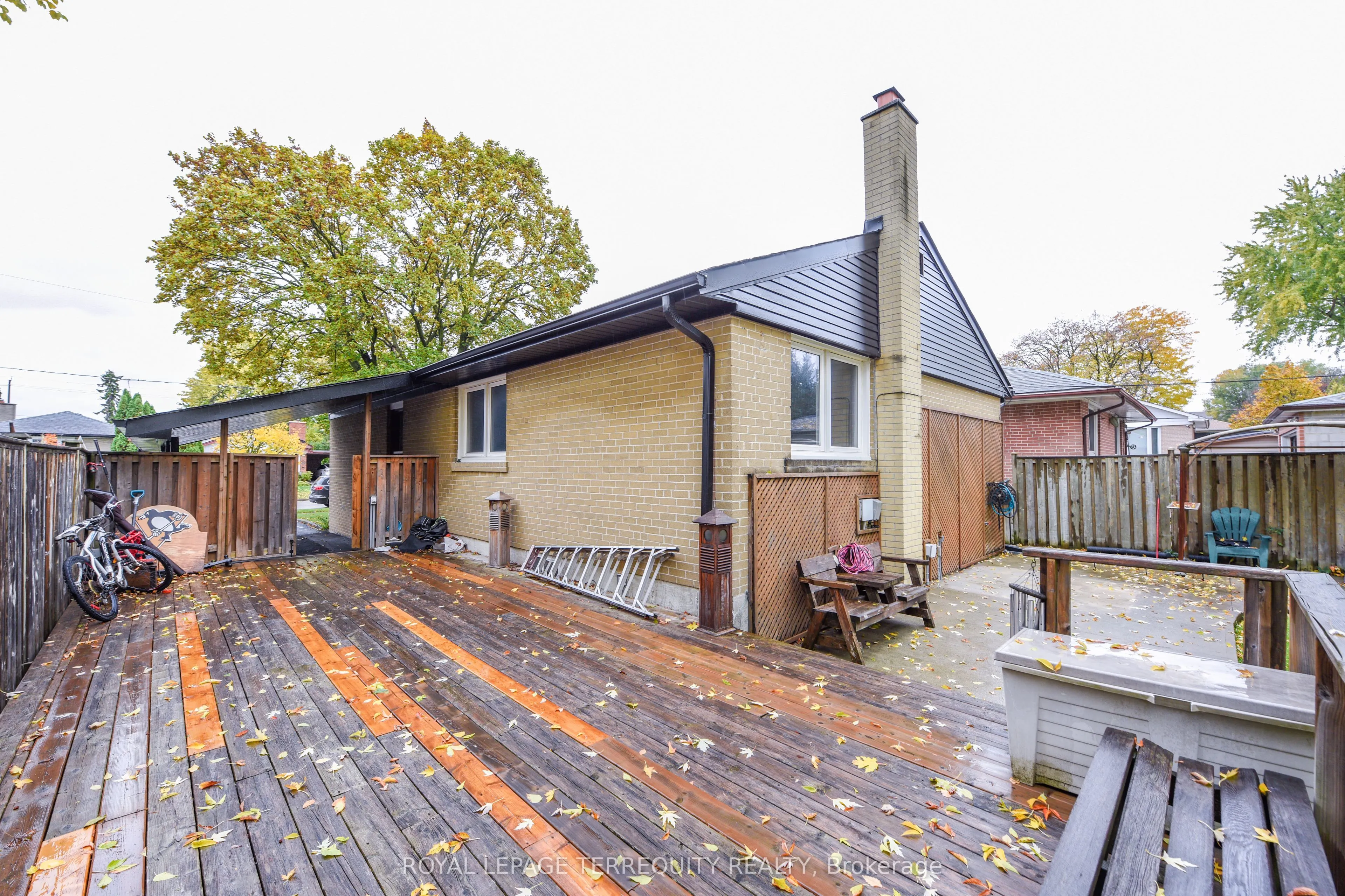 20 Hallow Crescent N