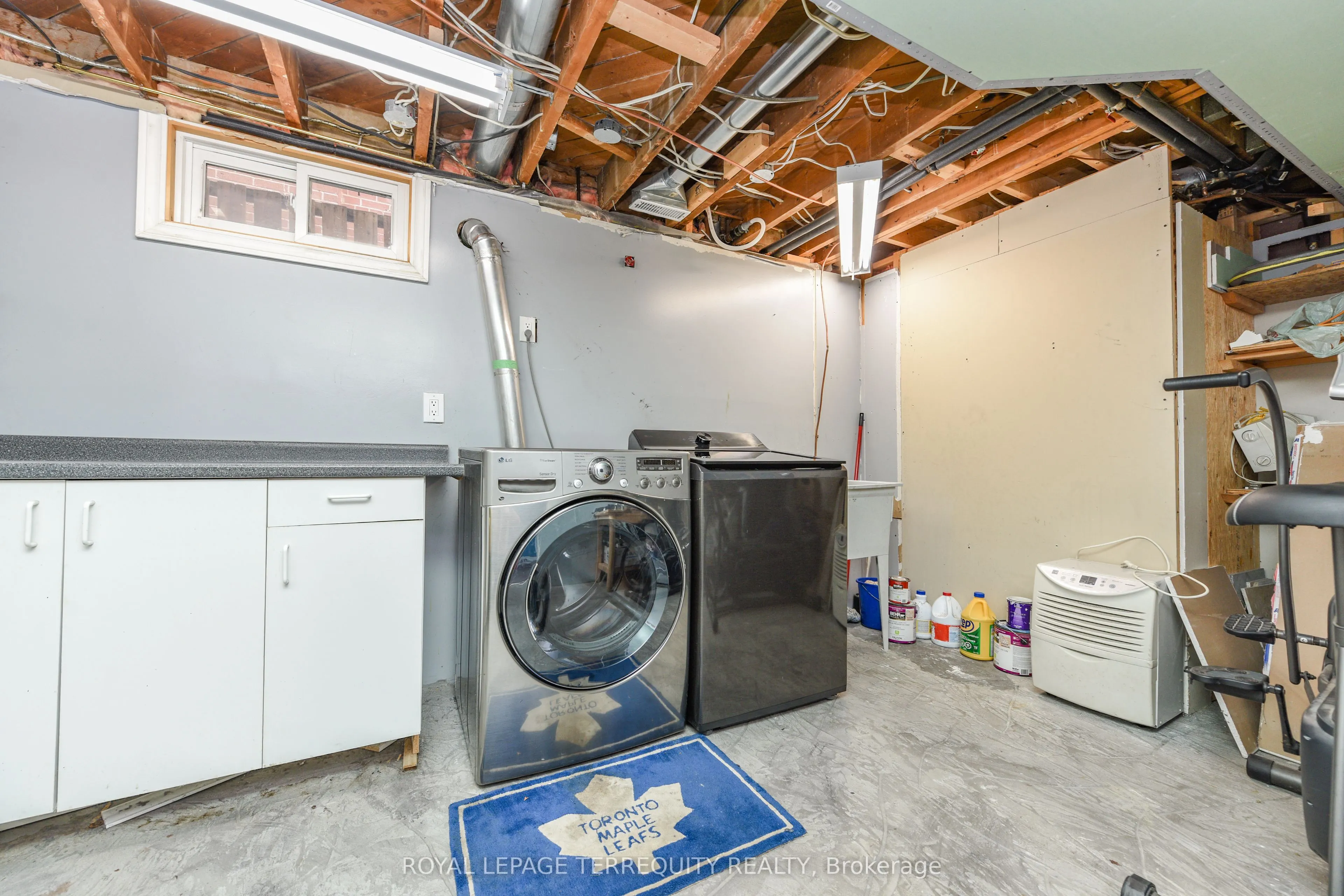 20 Hallow Crescent N