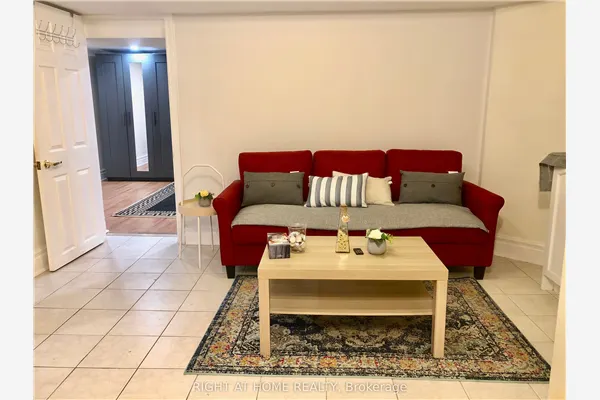 289 Laurentian Avenue