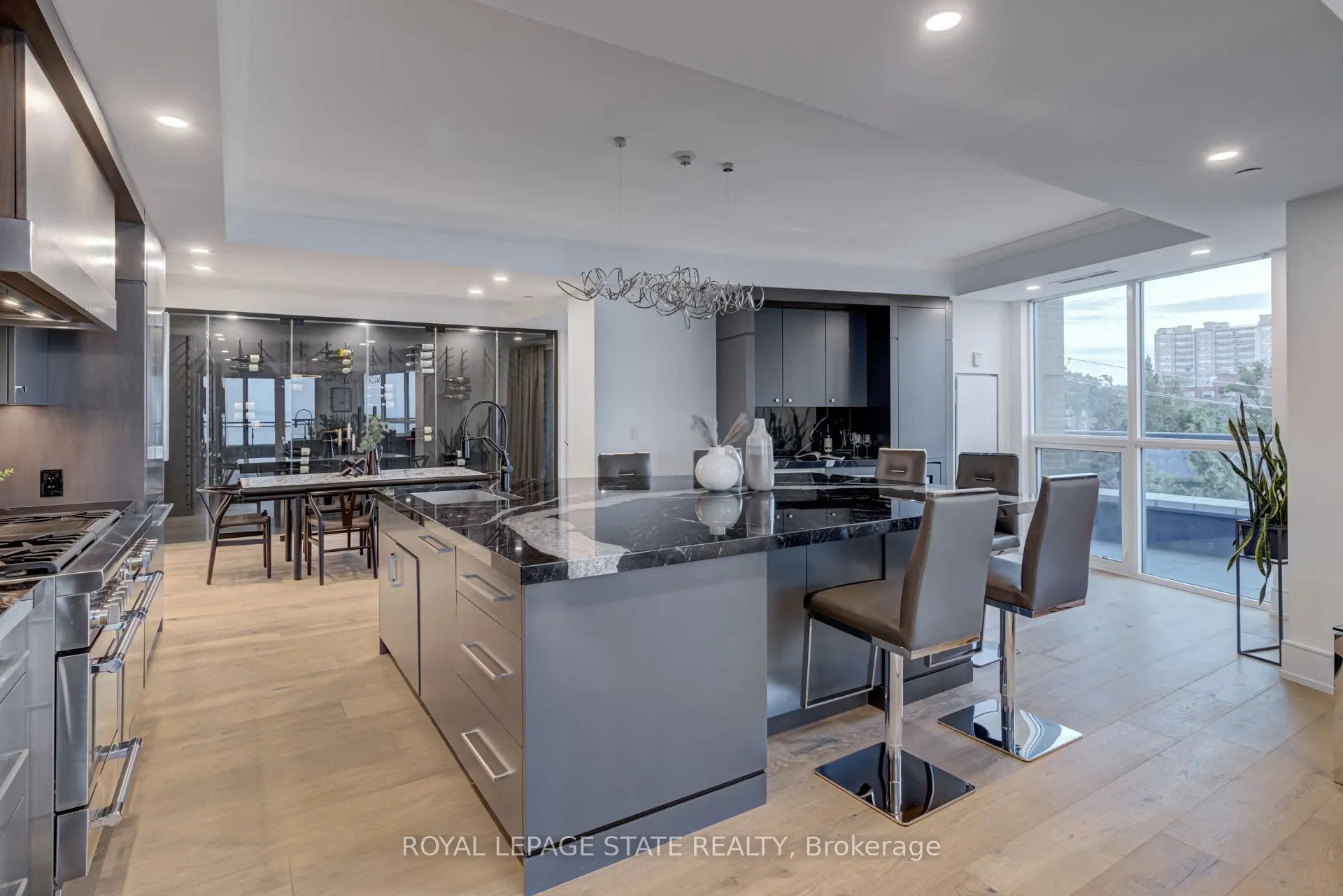 2060 Lakeshore Road, #308