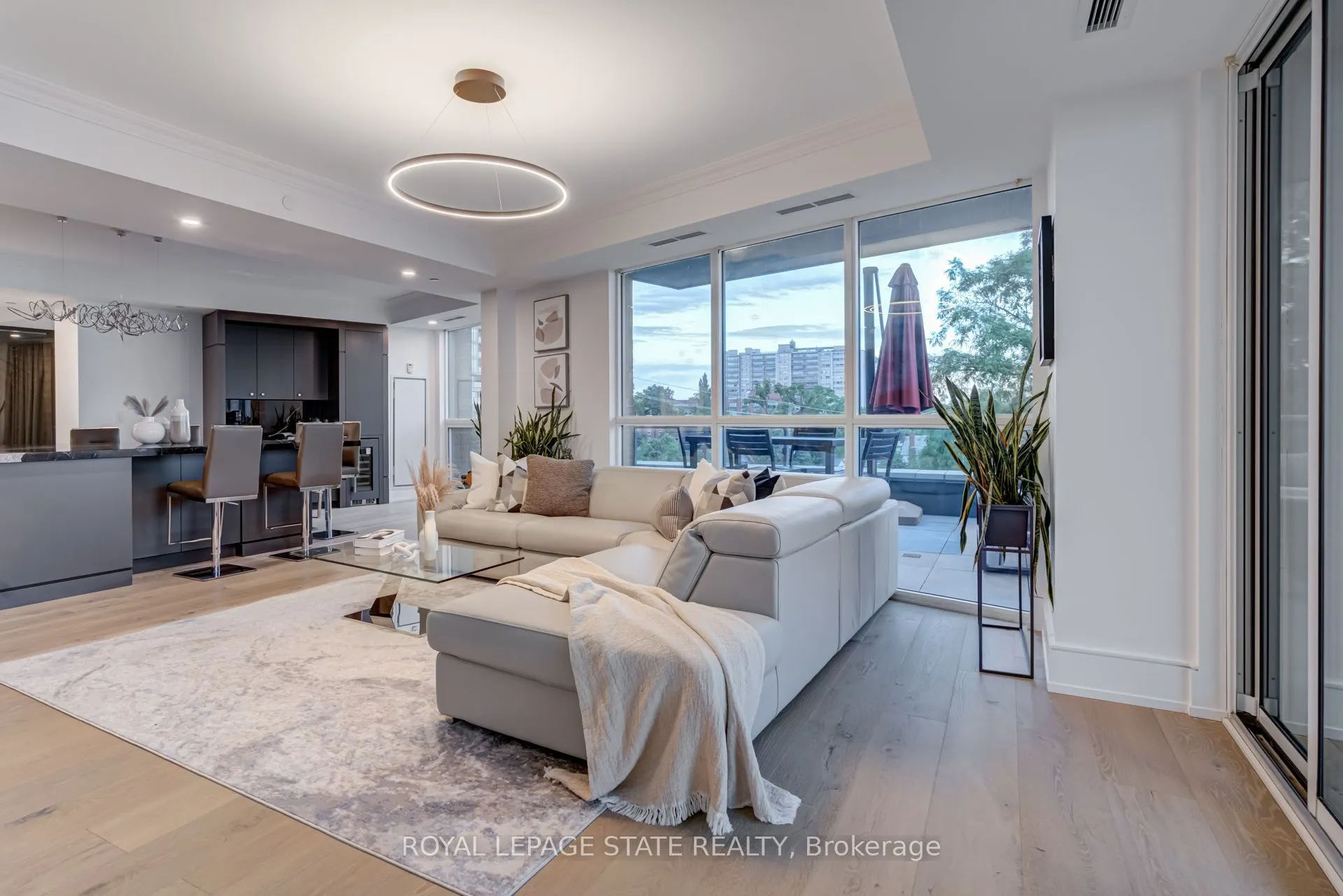 2060 Lakeshore Road, #308