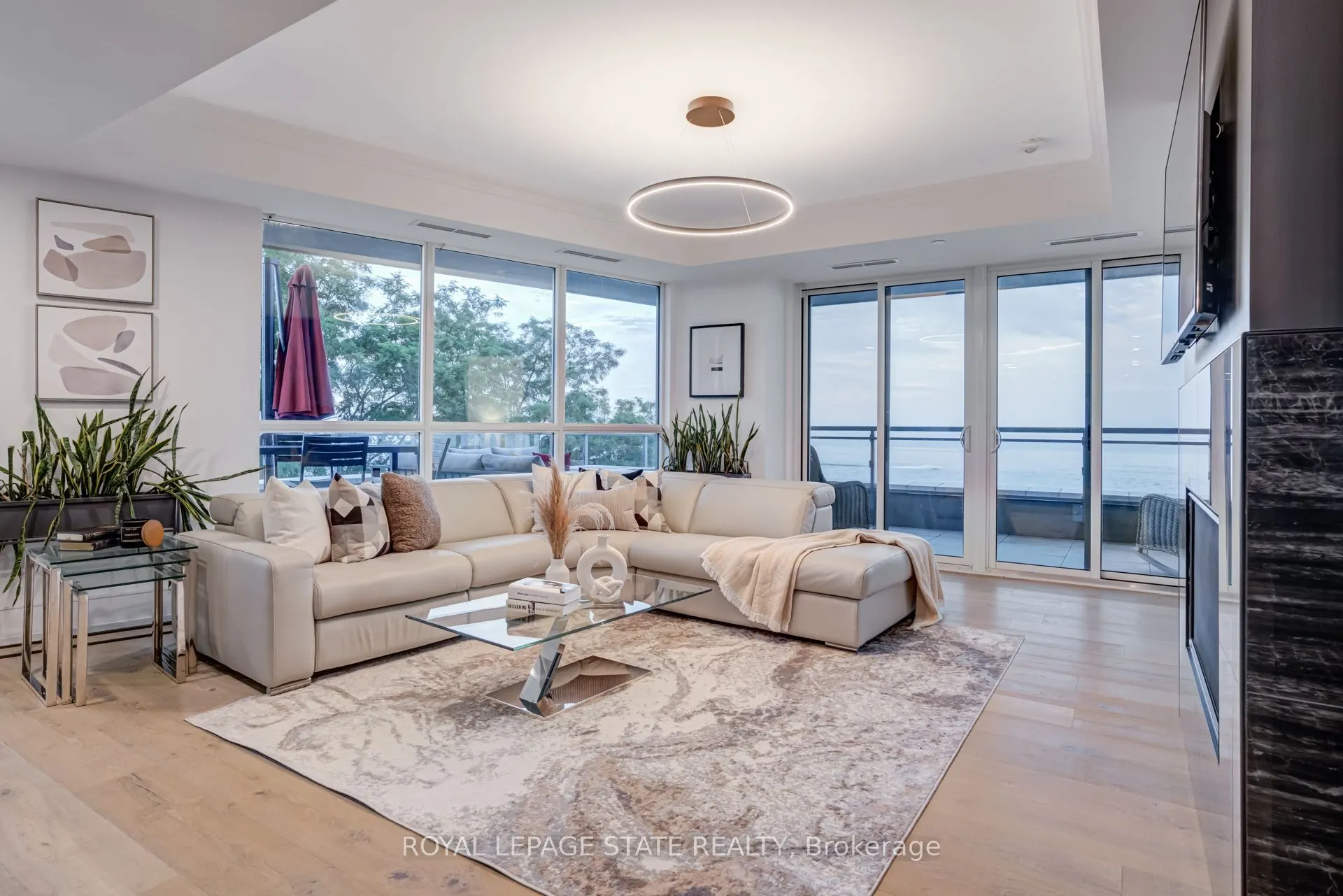 2060 Lakeshore Road, #308