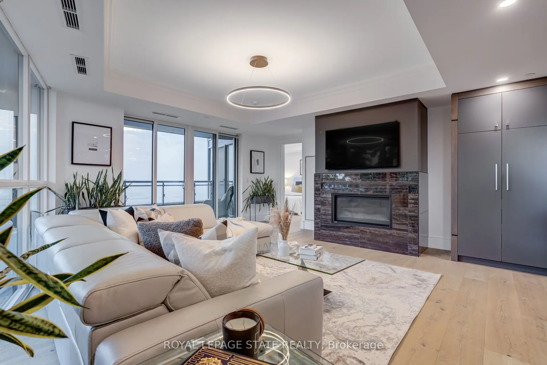 2060 Lakeshore Road, #308