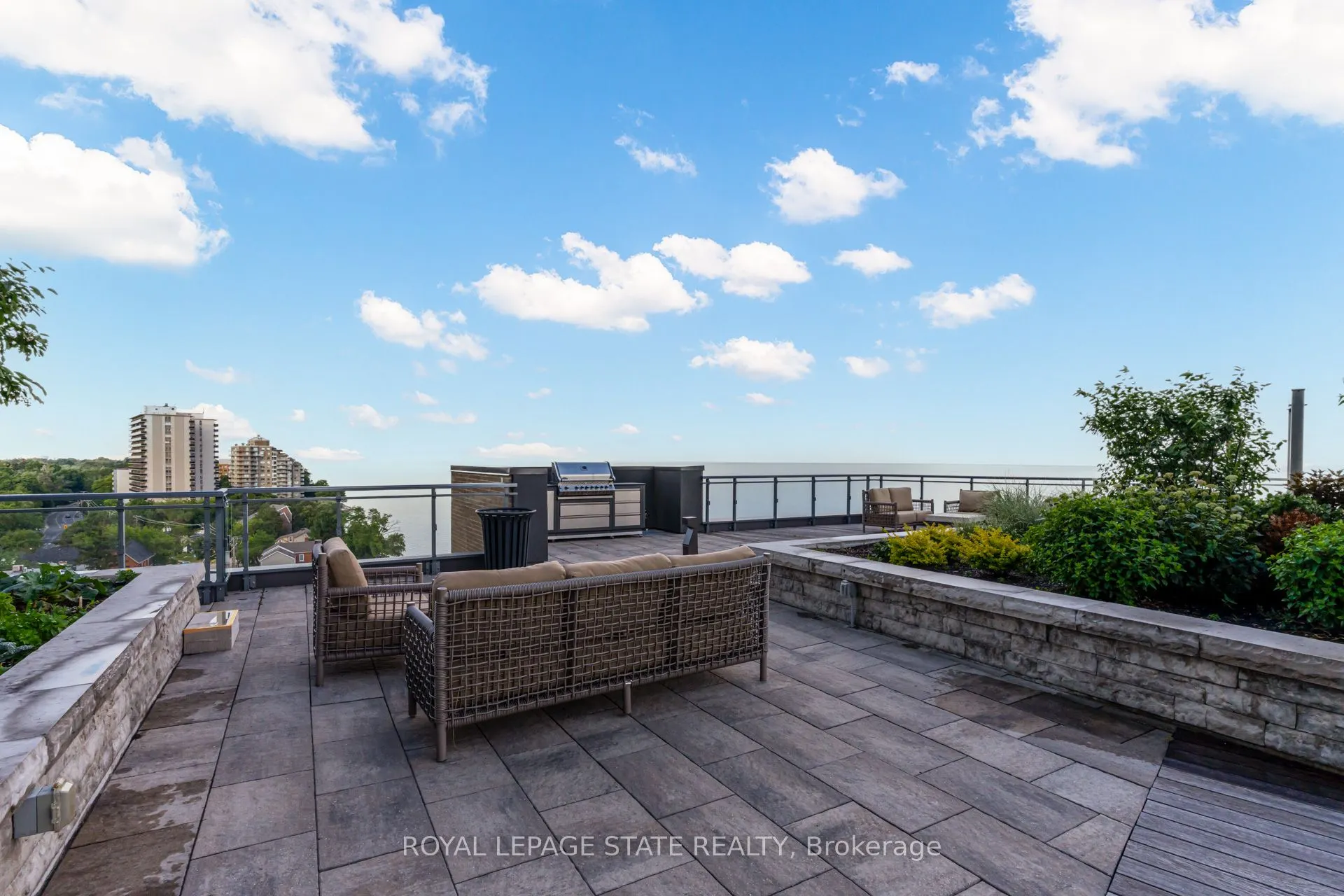 2060 Lakeshore Road, #308