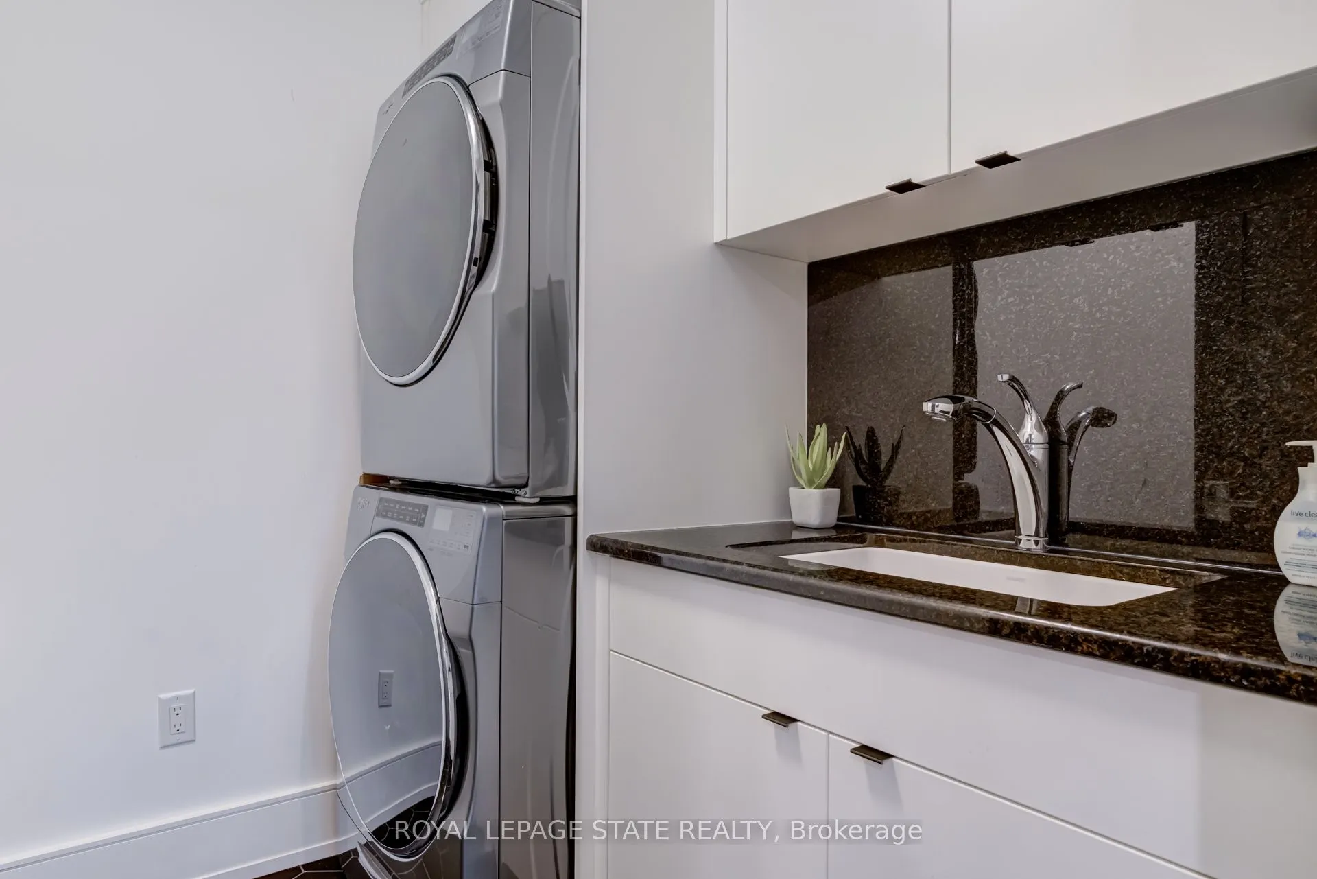 2060 Lakeshore Road, #308