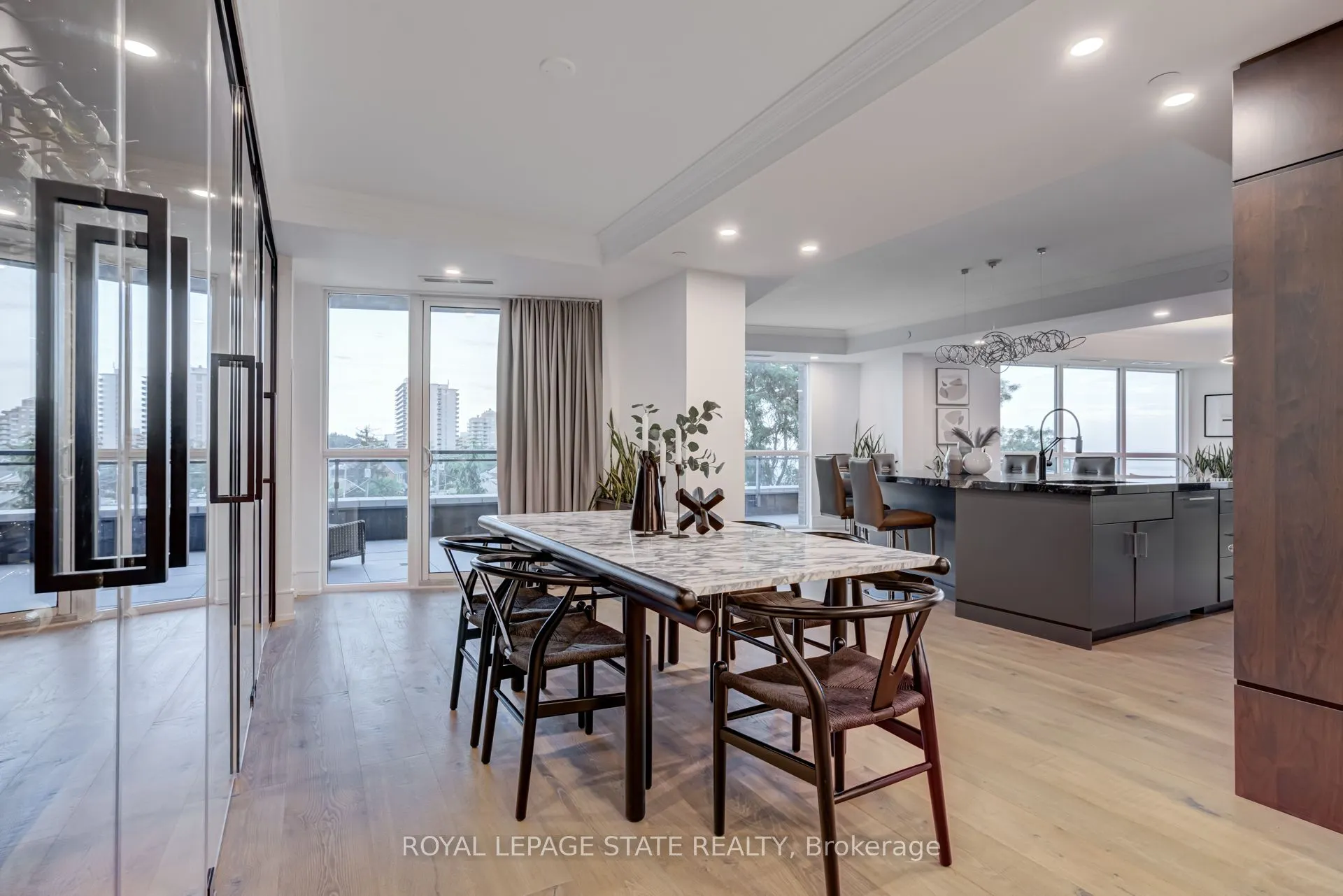 2060 Lakeshore Road, #308