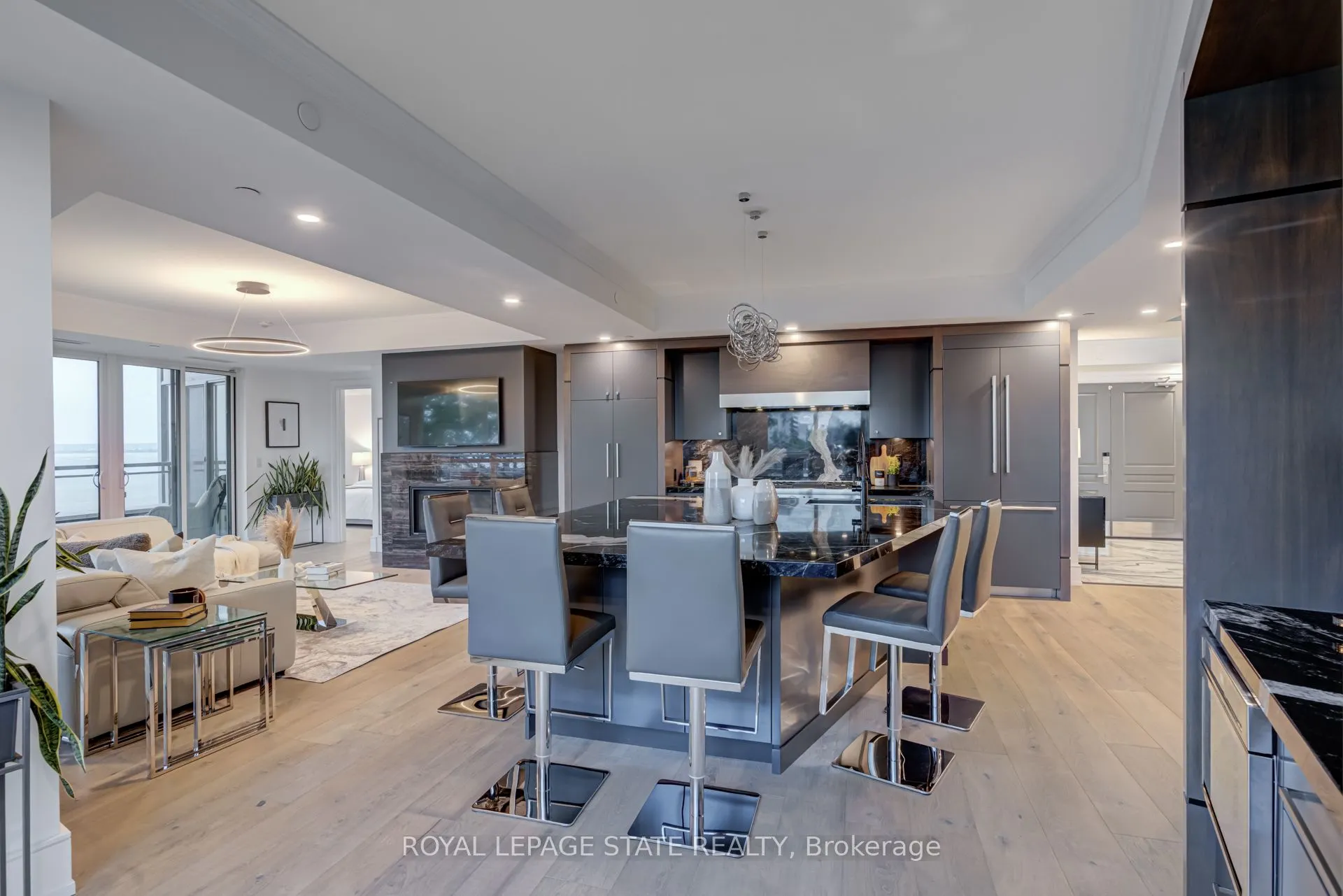 2060 Lakeshore Road, #308