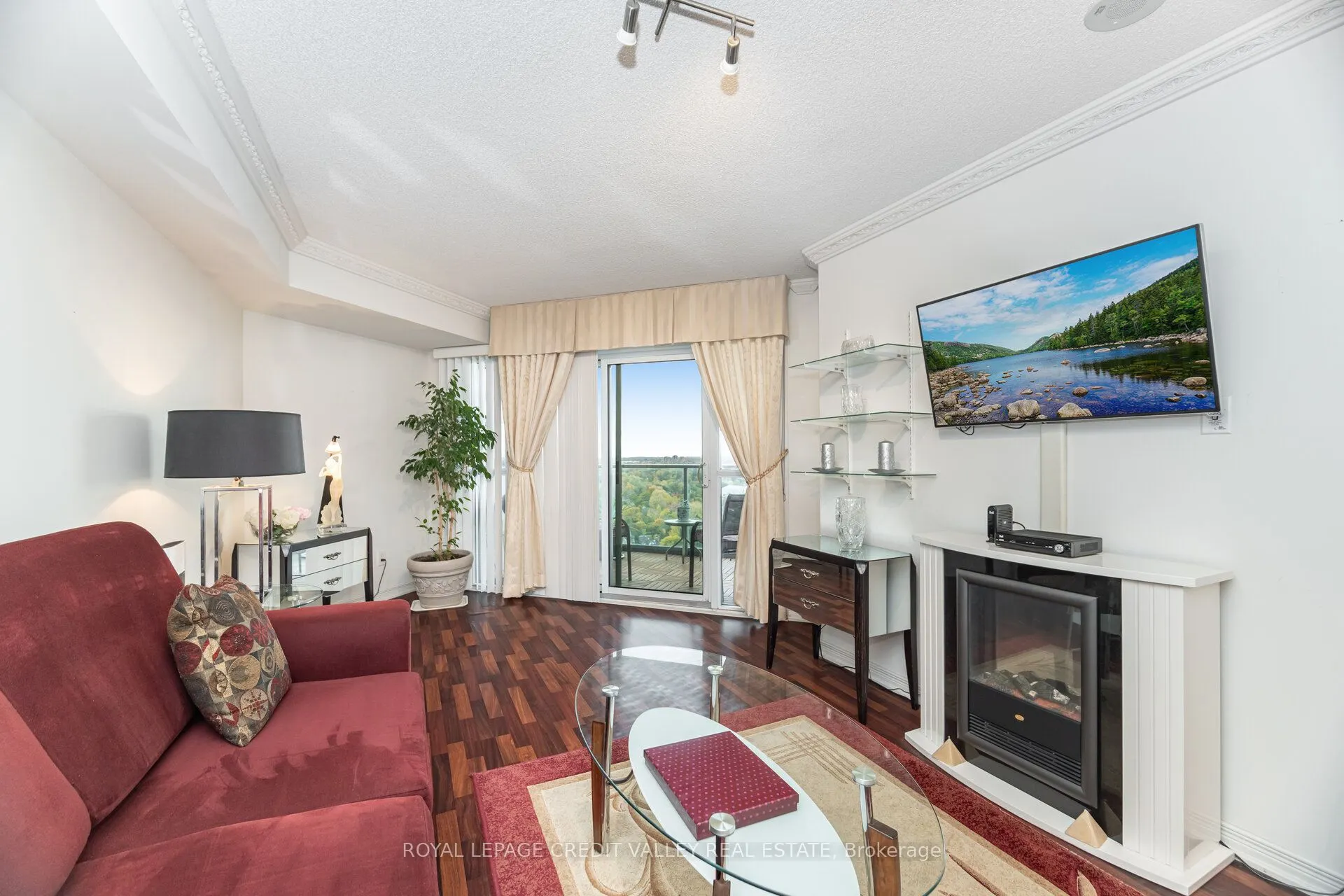 9 George Street N, #2407