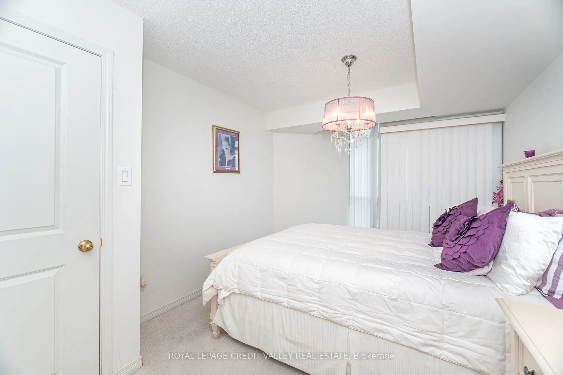 9 George Street N, #2407