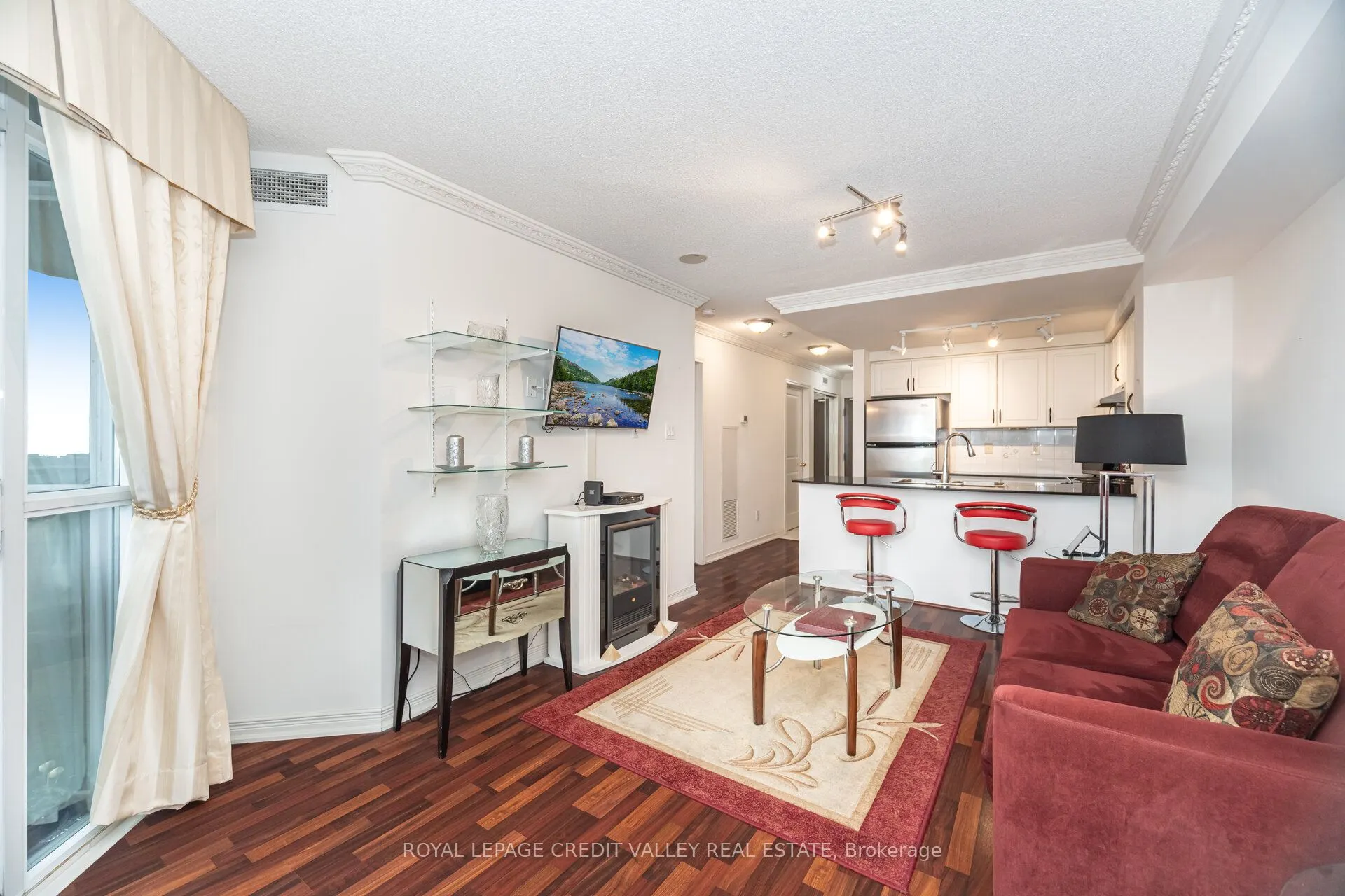 9 George Street N, #2407