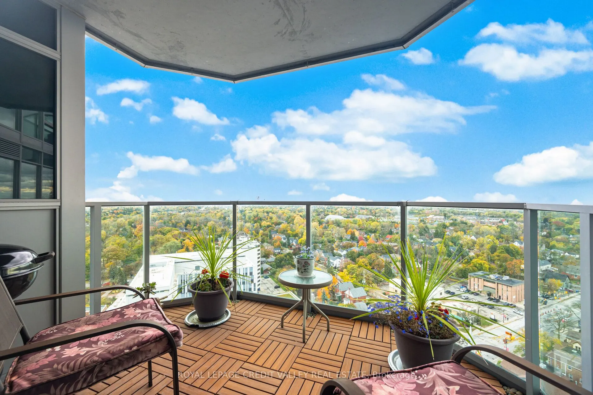 9 George Street N, #2407