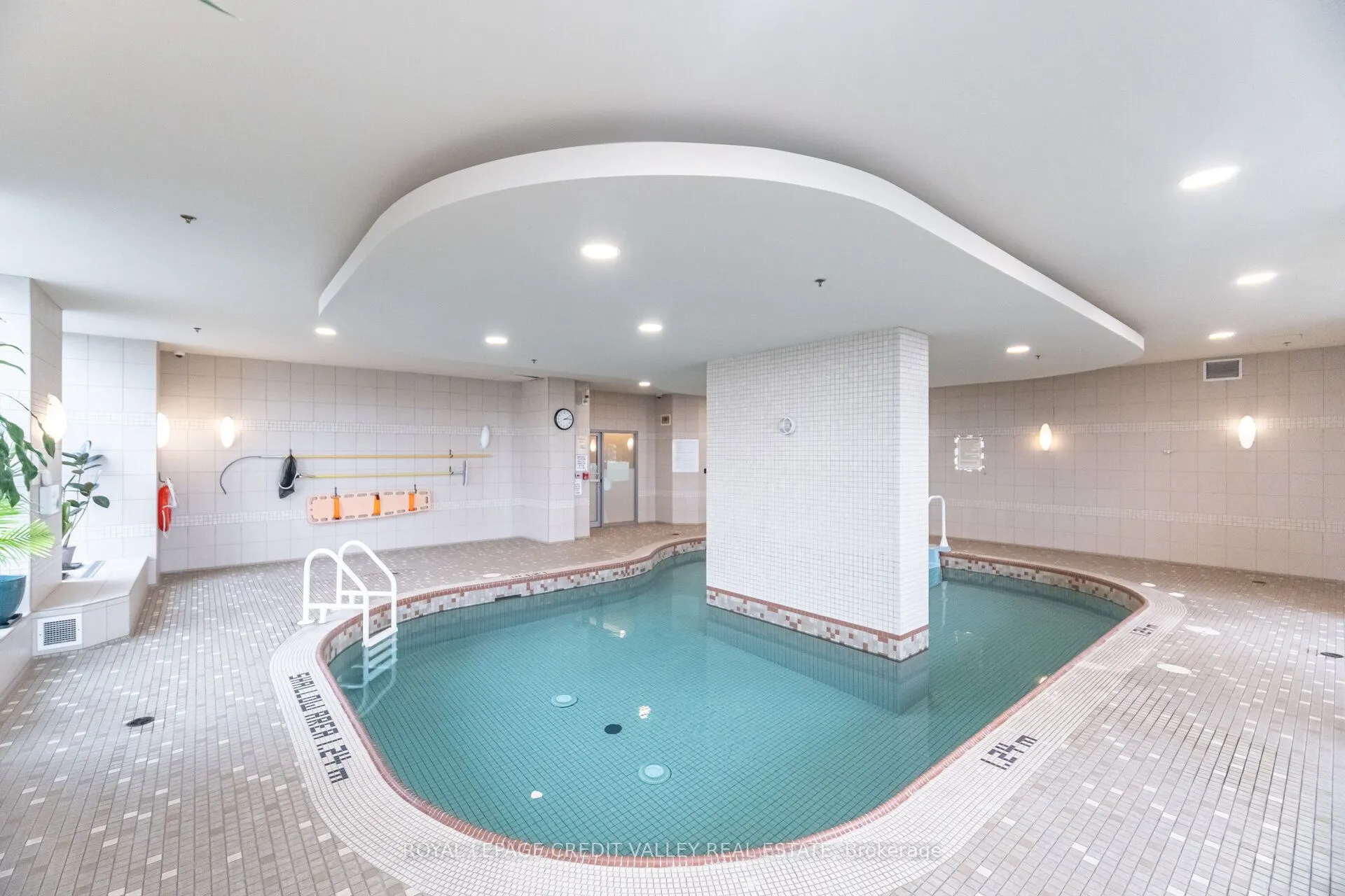 9 George Street N, #2407