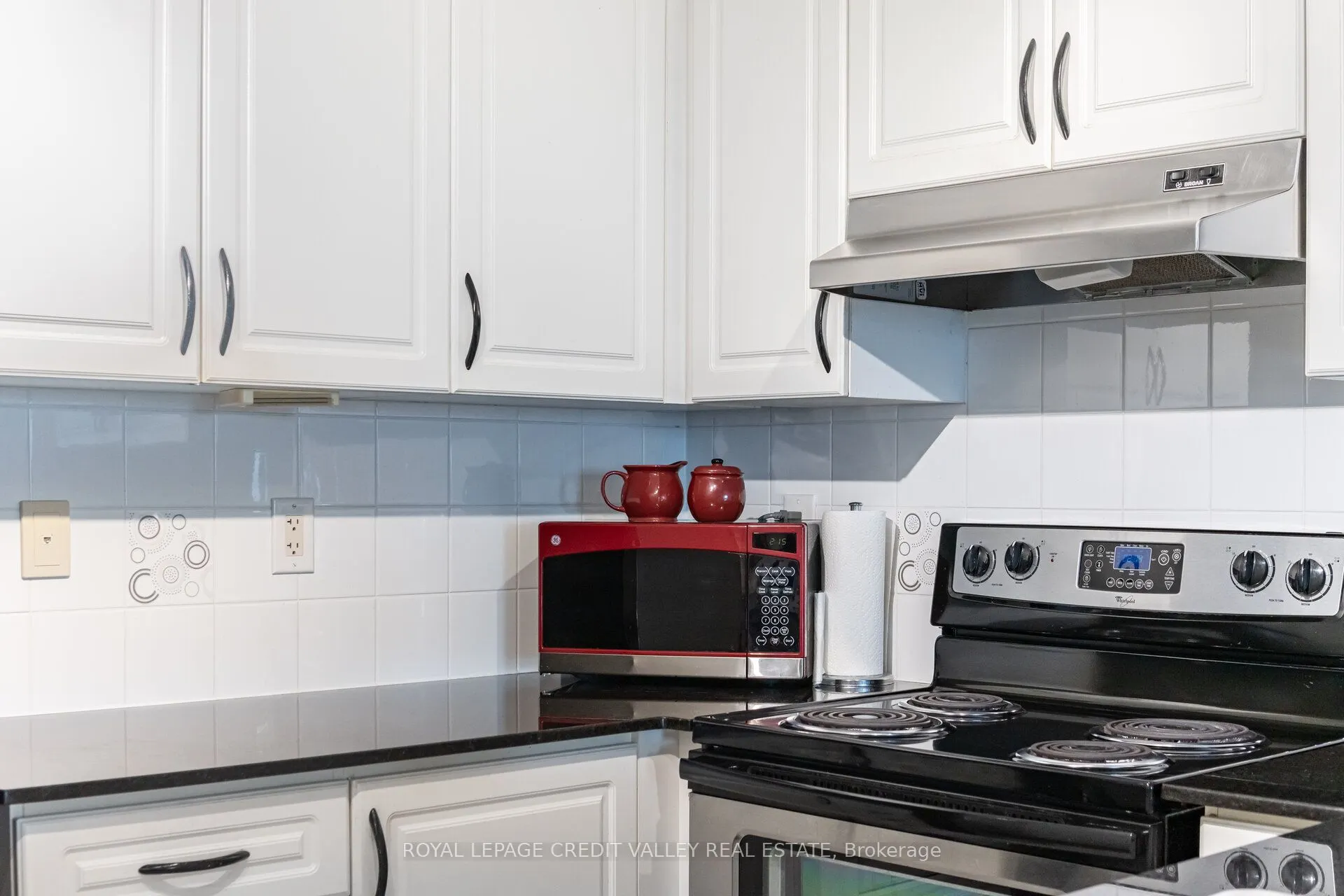 9 George Street N, #2407