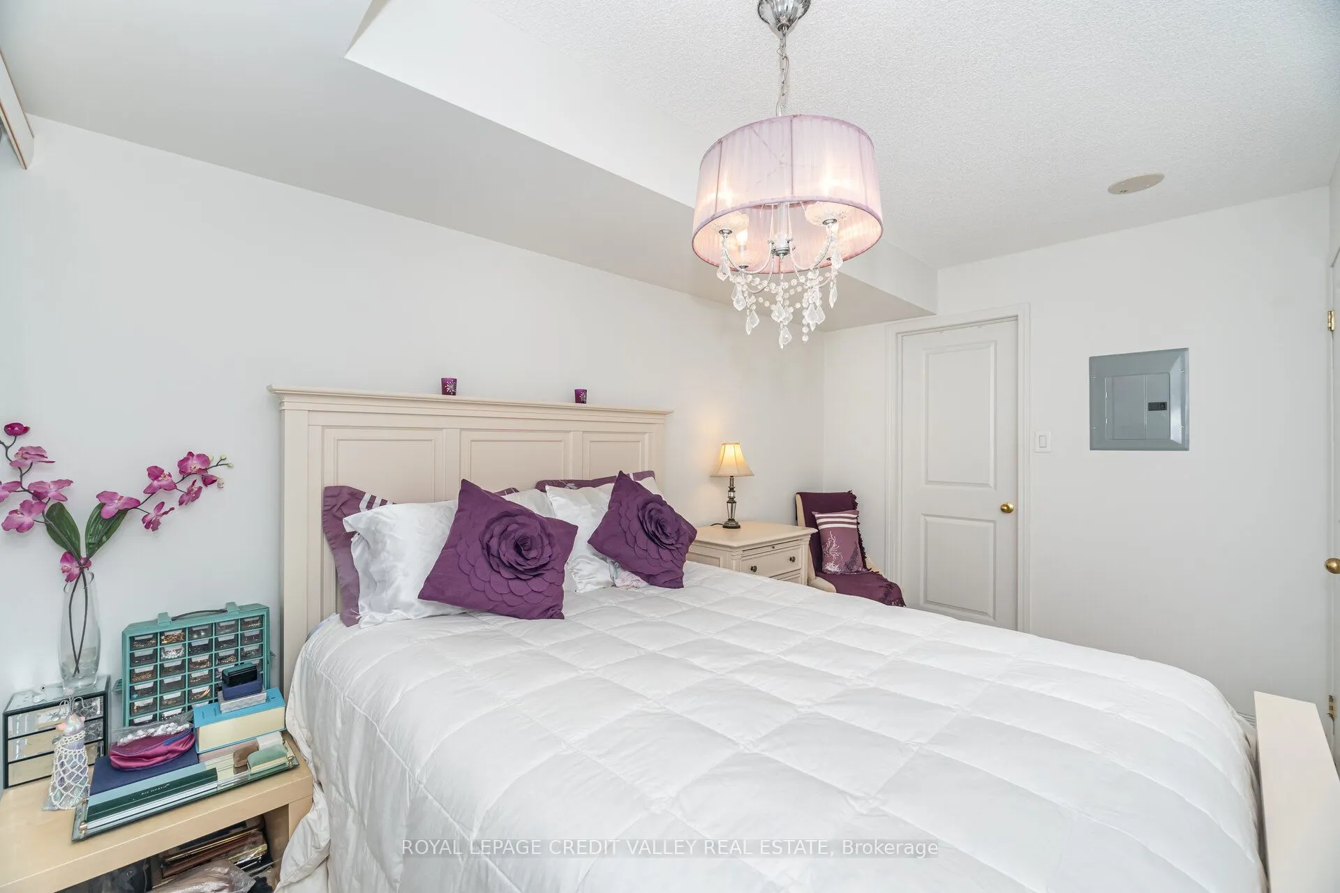 9 George Street N, #2407