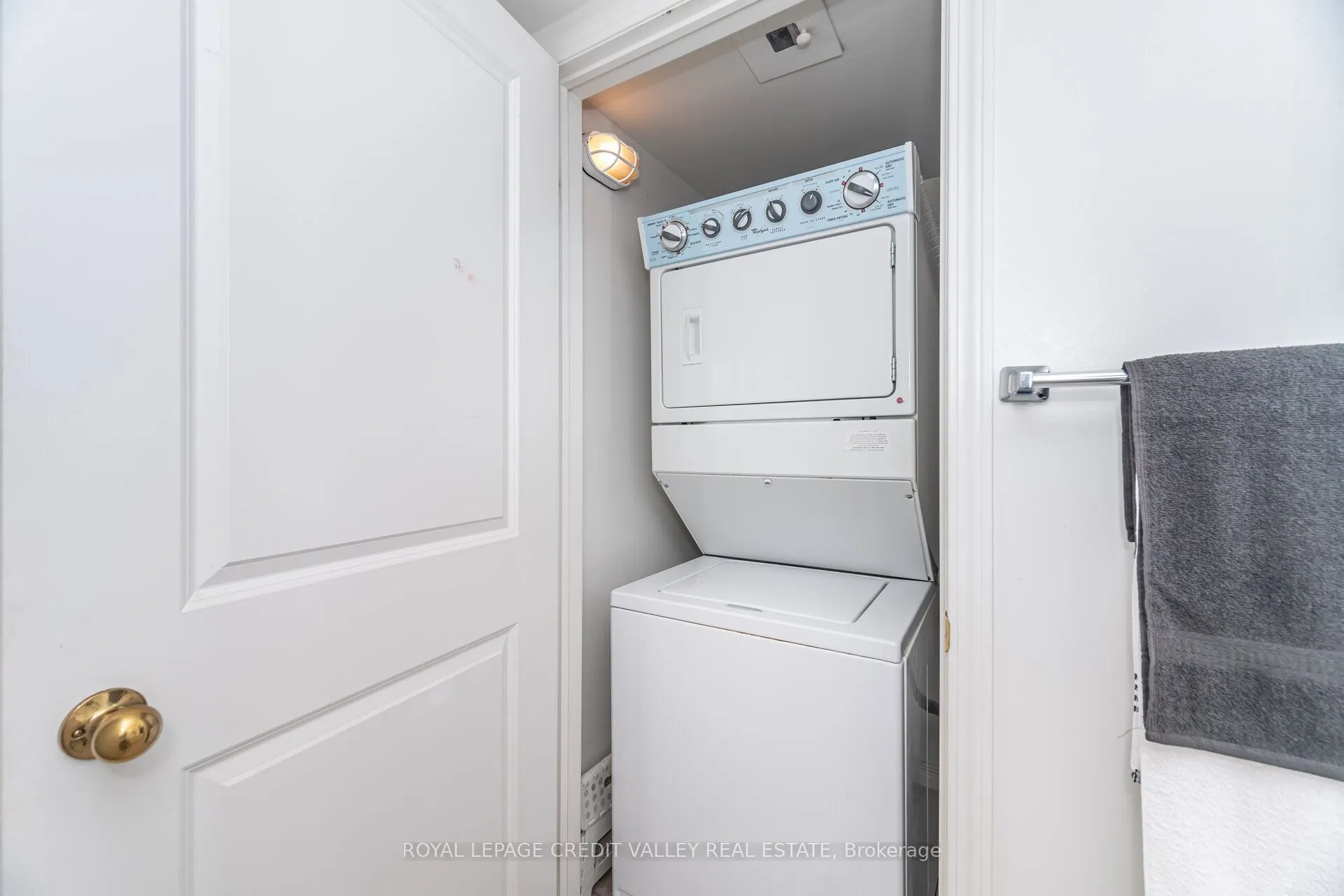 9 George Street N, #2407