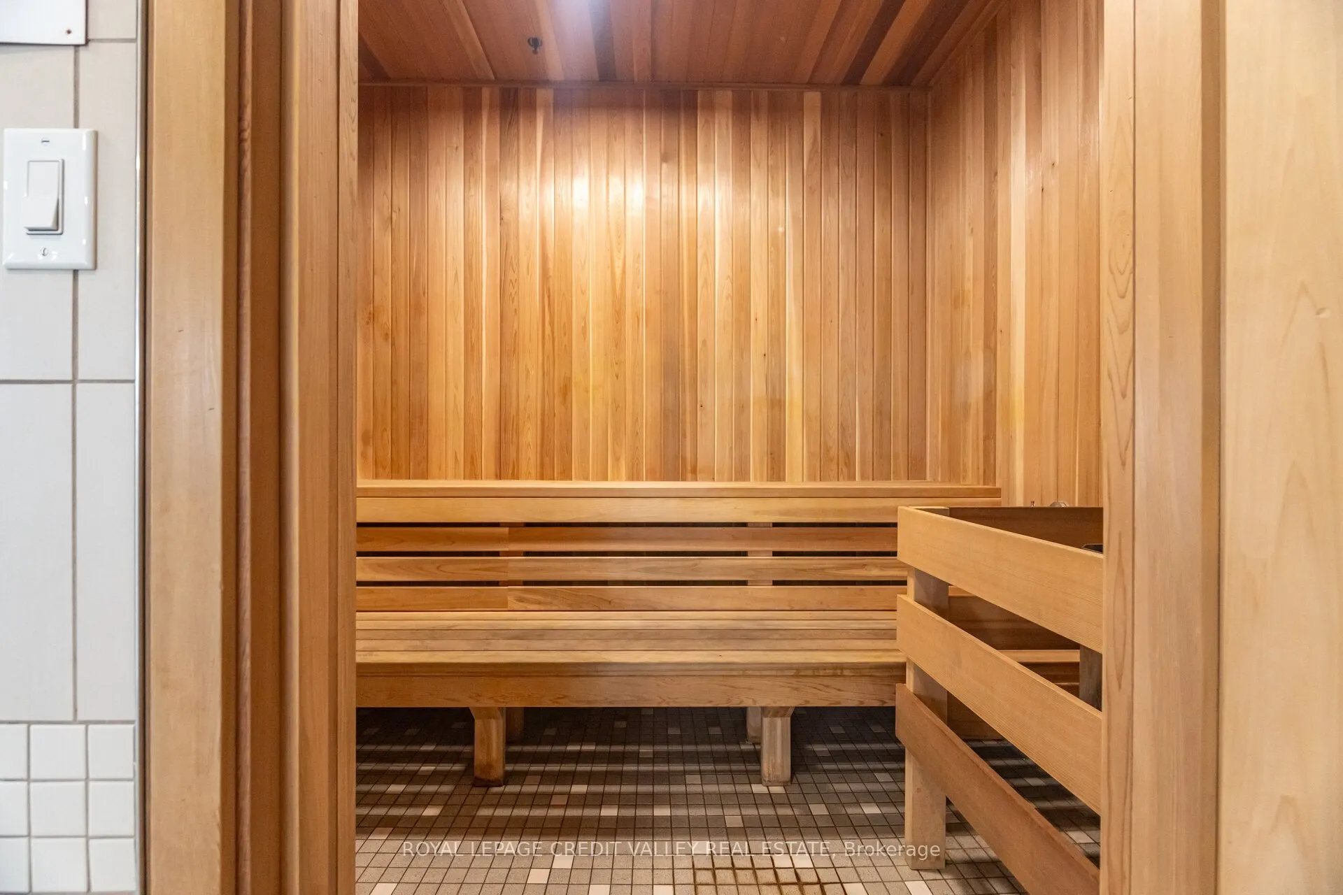 9 George Street N, #2407