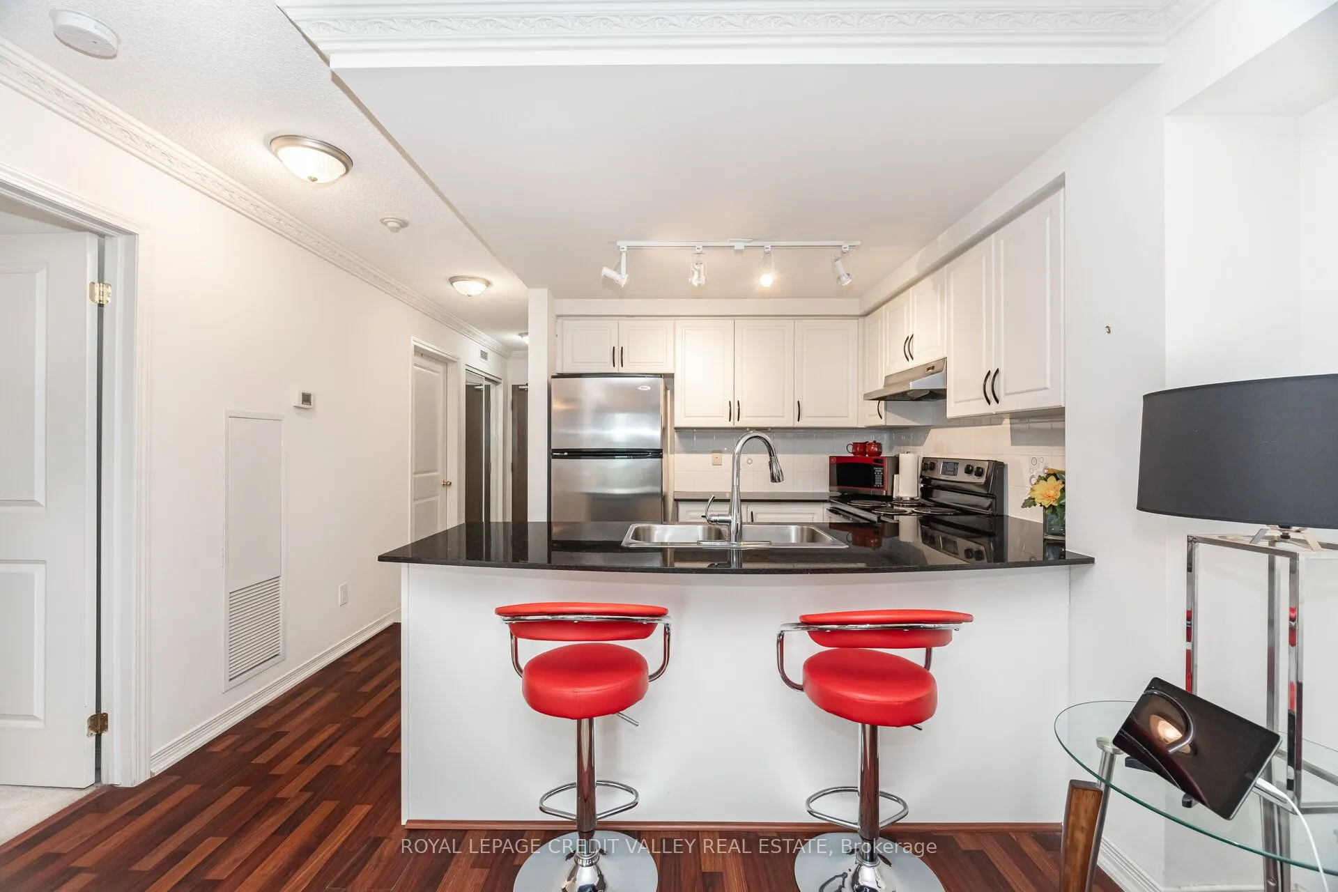 9 George Street N, #2407