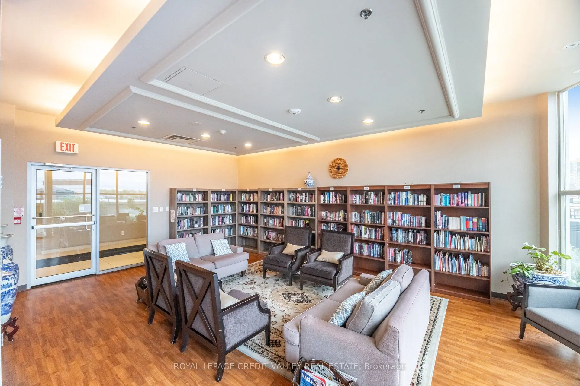 9 George Street N, #2407