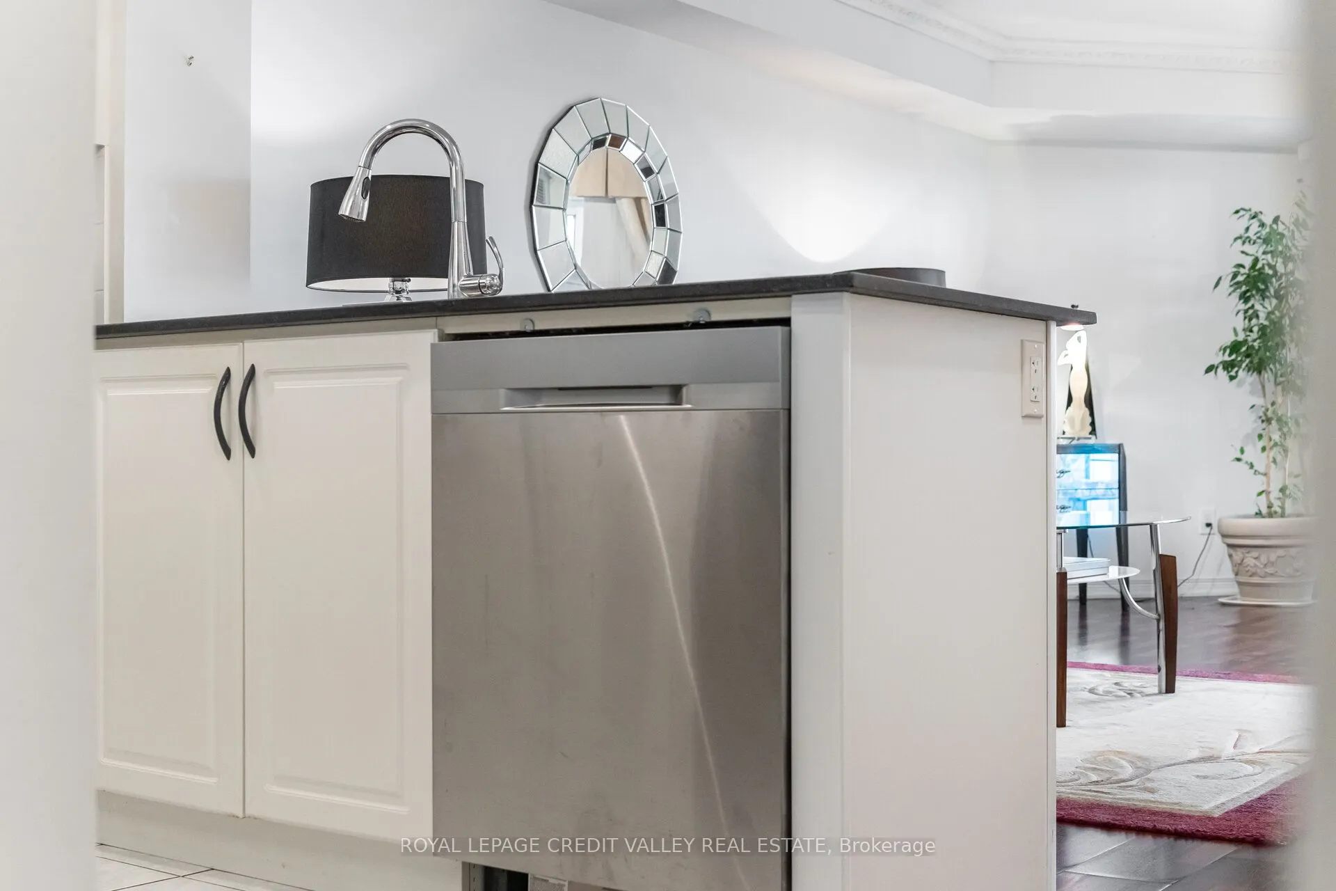 9 George Street N, #2407