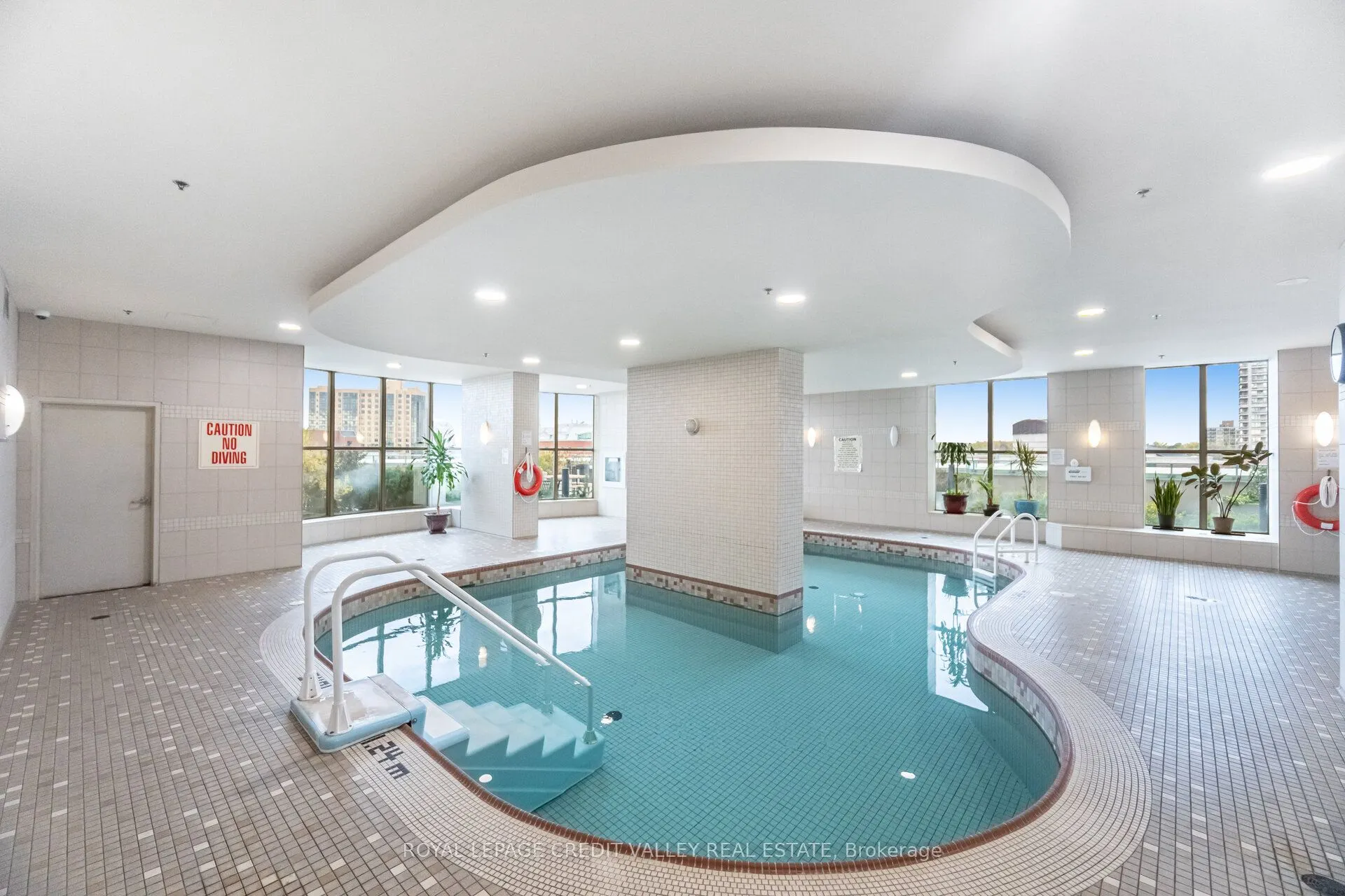 9 George Street N, #2407