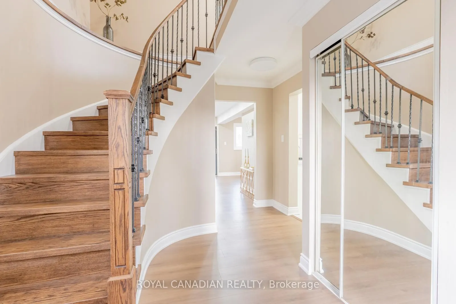 60 Cherrytree Drive W