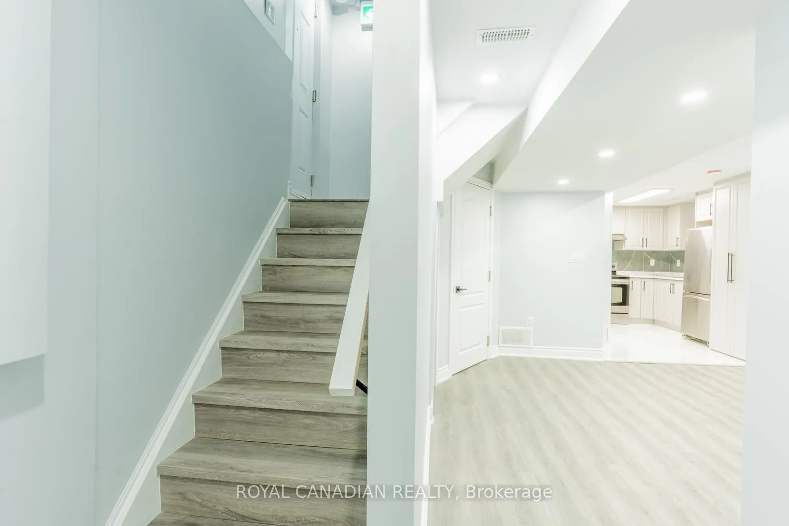 60 Cherrytree Drive W