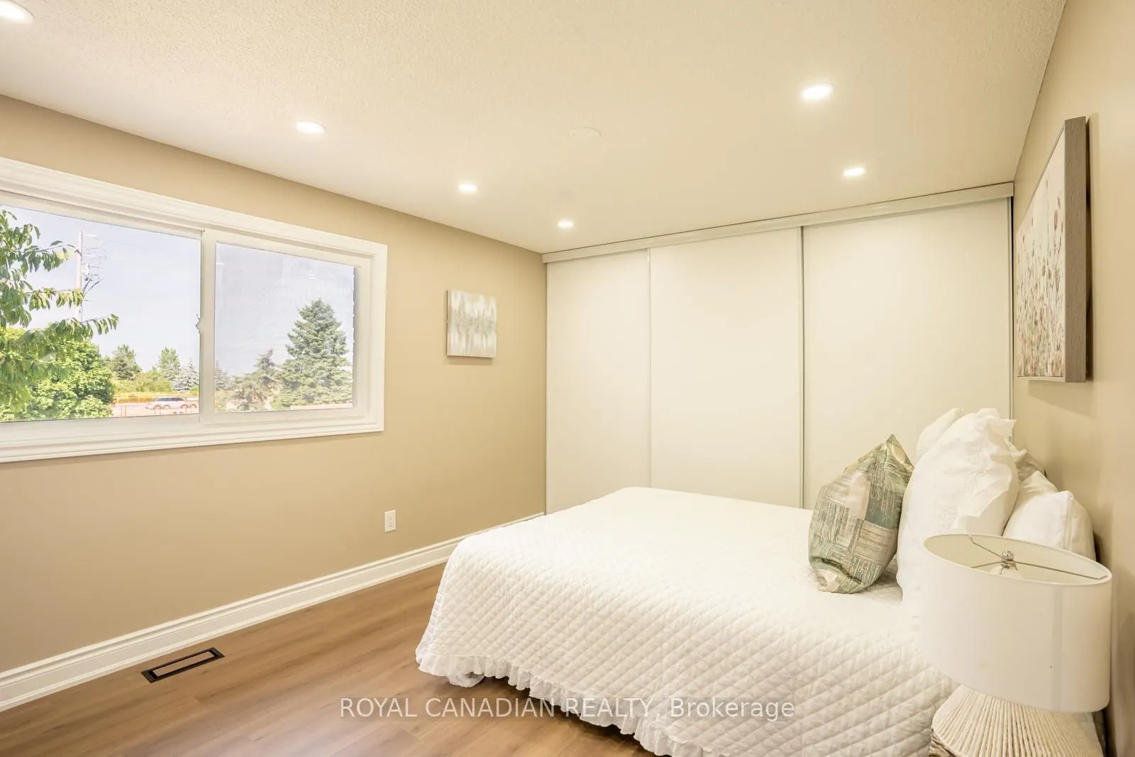 60 Cherrytree Drive W