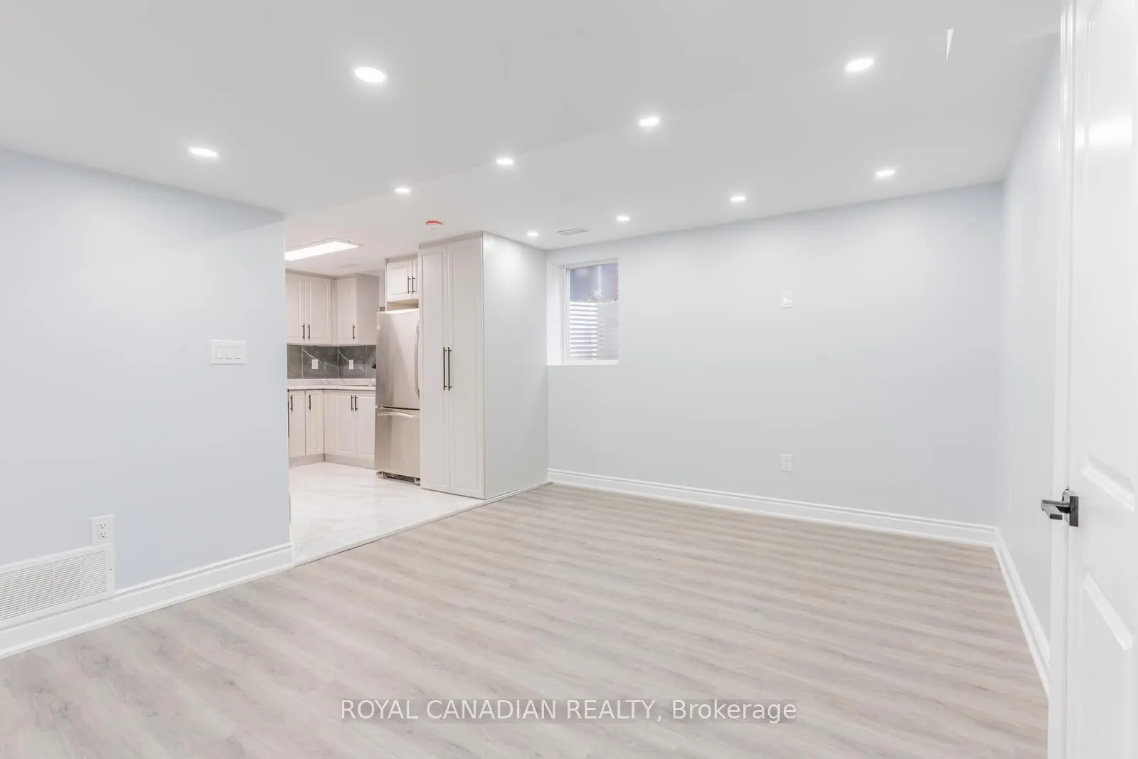 60 Cherrytree Drive W