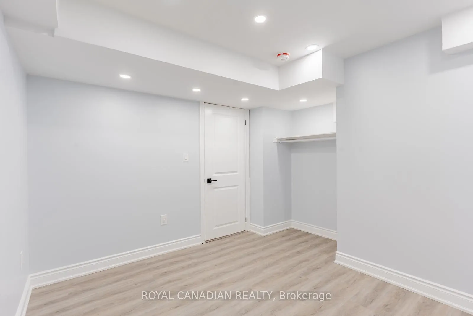 60 Cherrytree Drive W