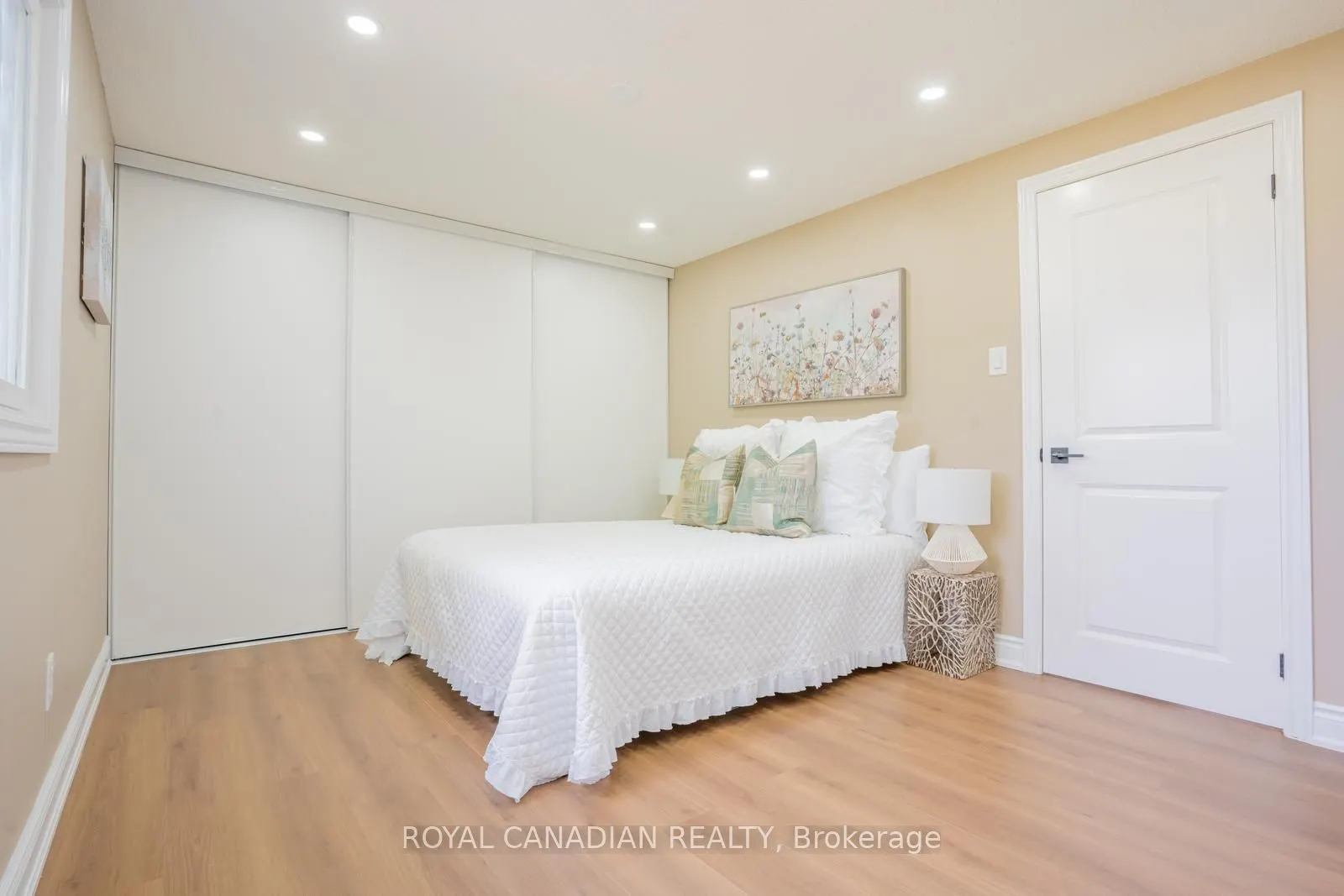 60 Cherrytree Drive W