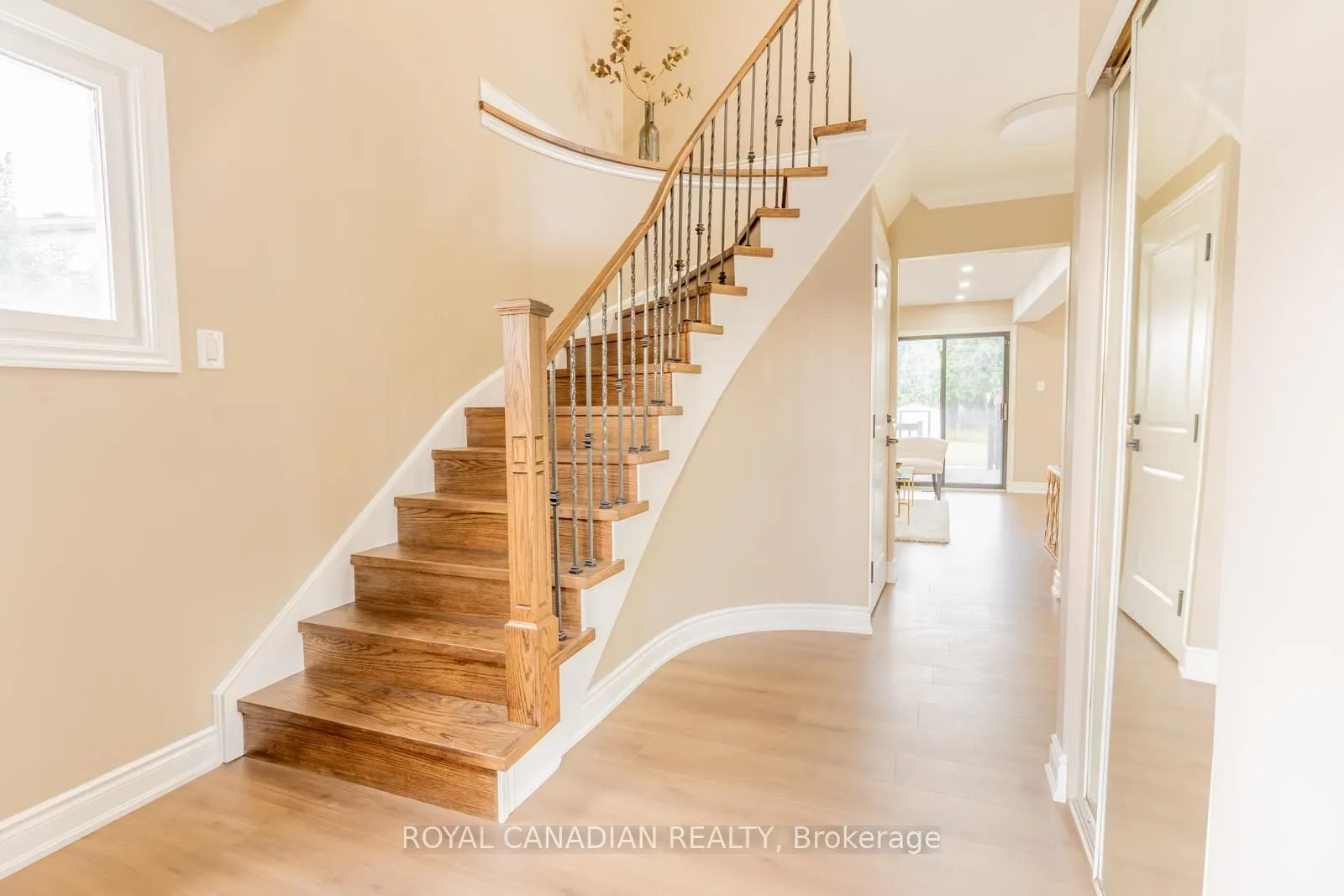 60 Cherrytree Drive W