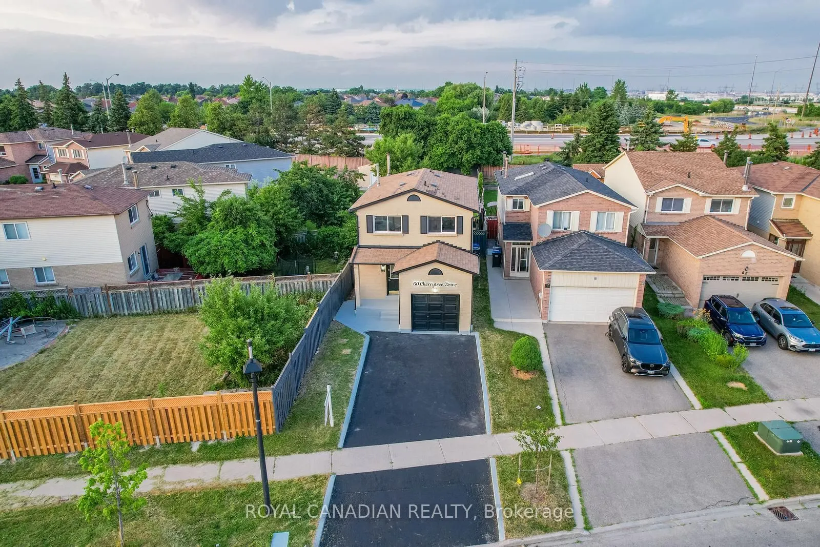 60 Cherrytree Drive W